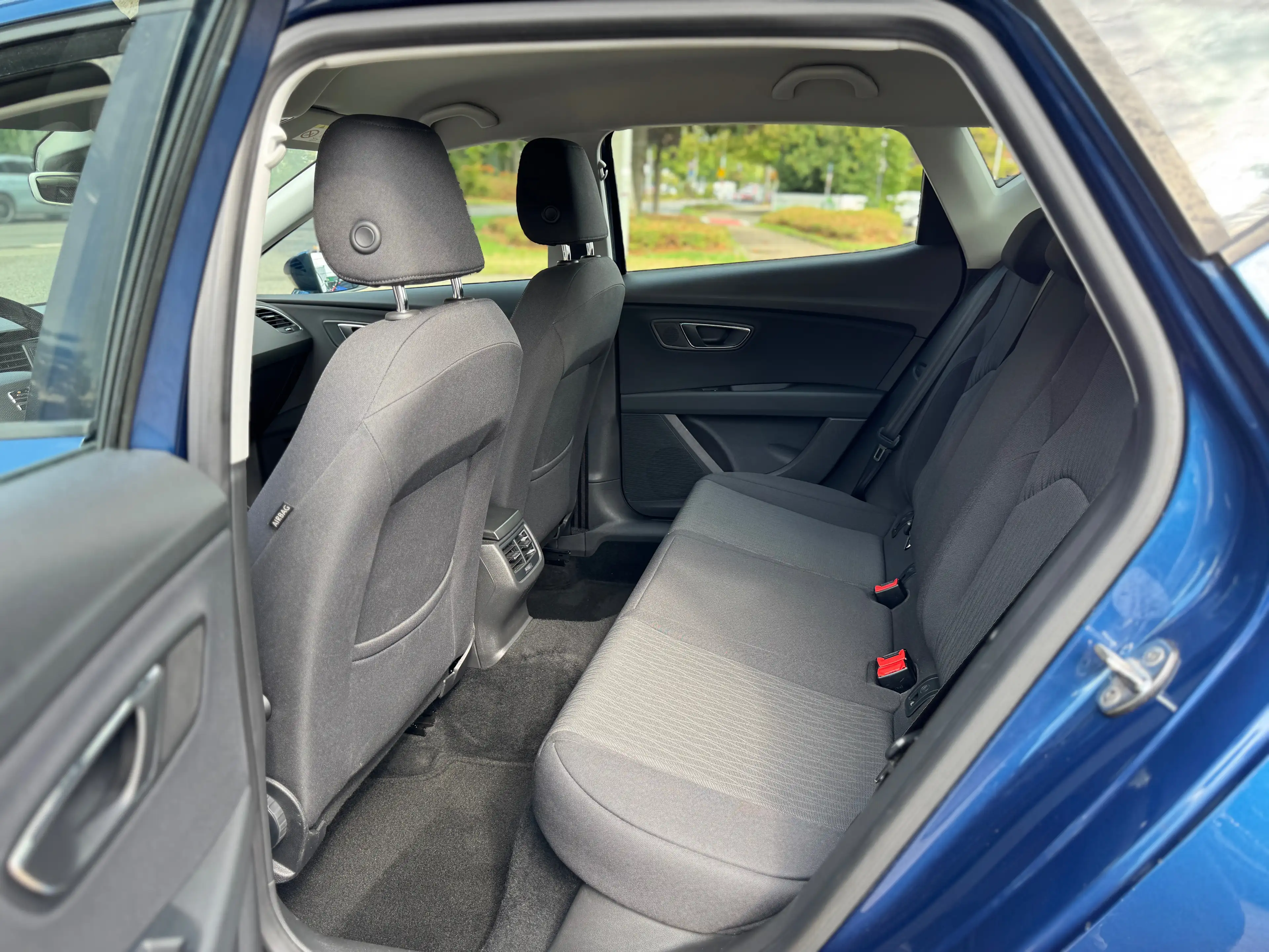 SEAT Leon Leon 1.2 TSI DSG Style ACC, PDC, Apple CarPlay — photo 9