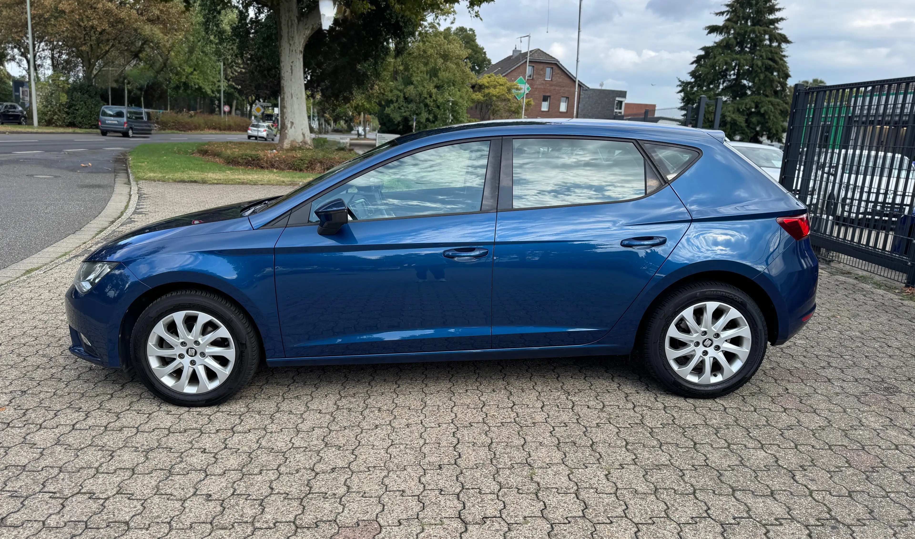 SEAT Leon Leon 1.2 TSI DSG Style ACC, PDC, Apple CarPlay — photo 6