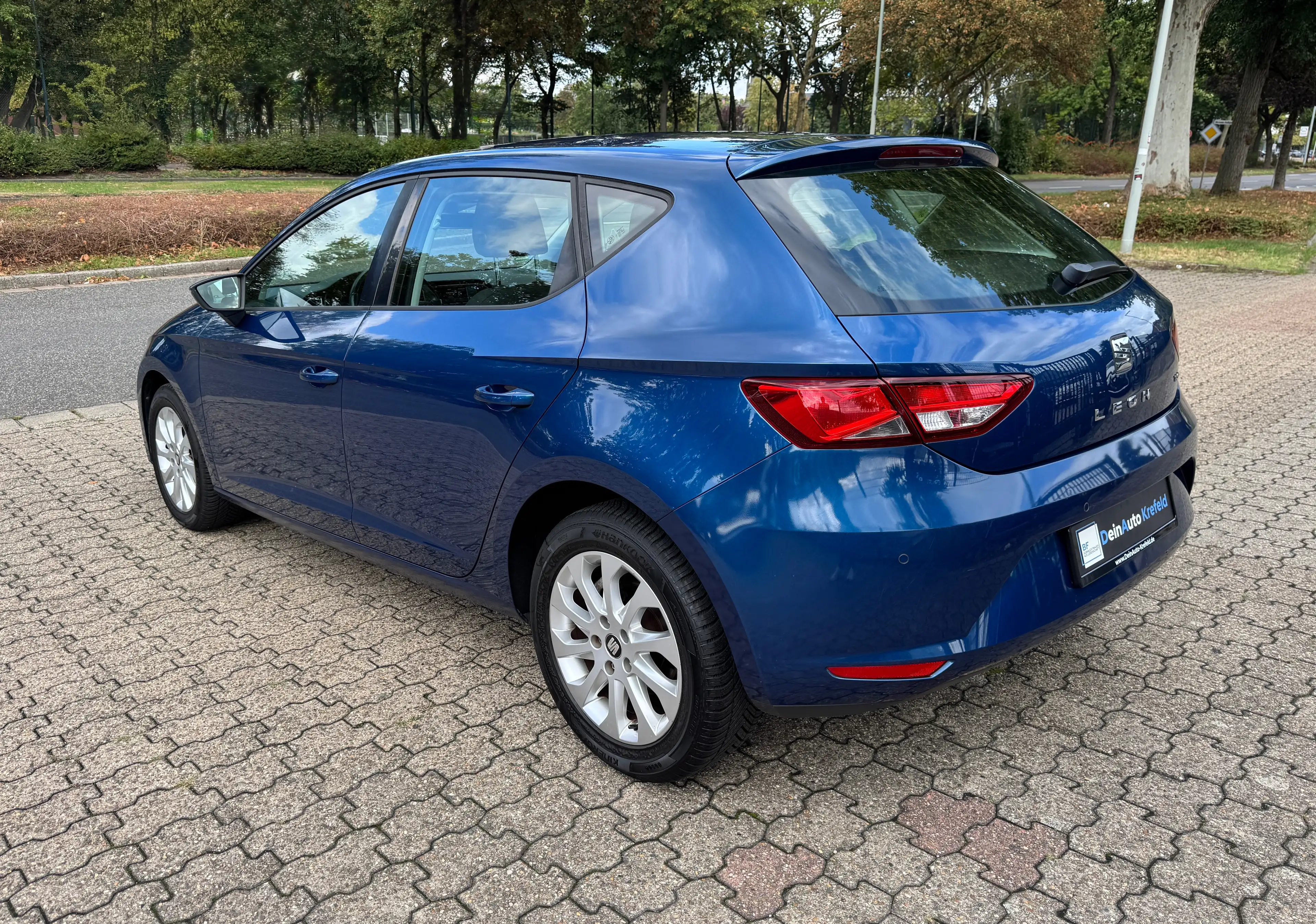 SEAT Leon Leon 1.2 TSI DSG Style ACC, PDC, Apple CarPlay — photo 5