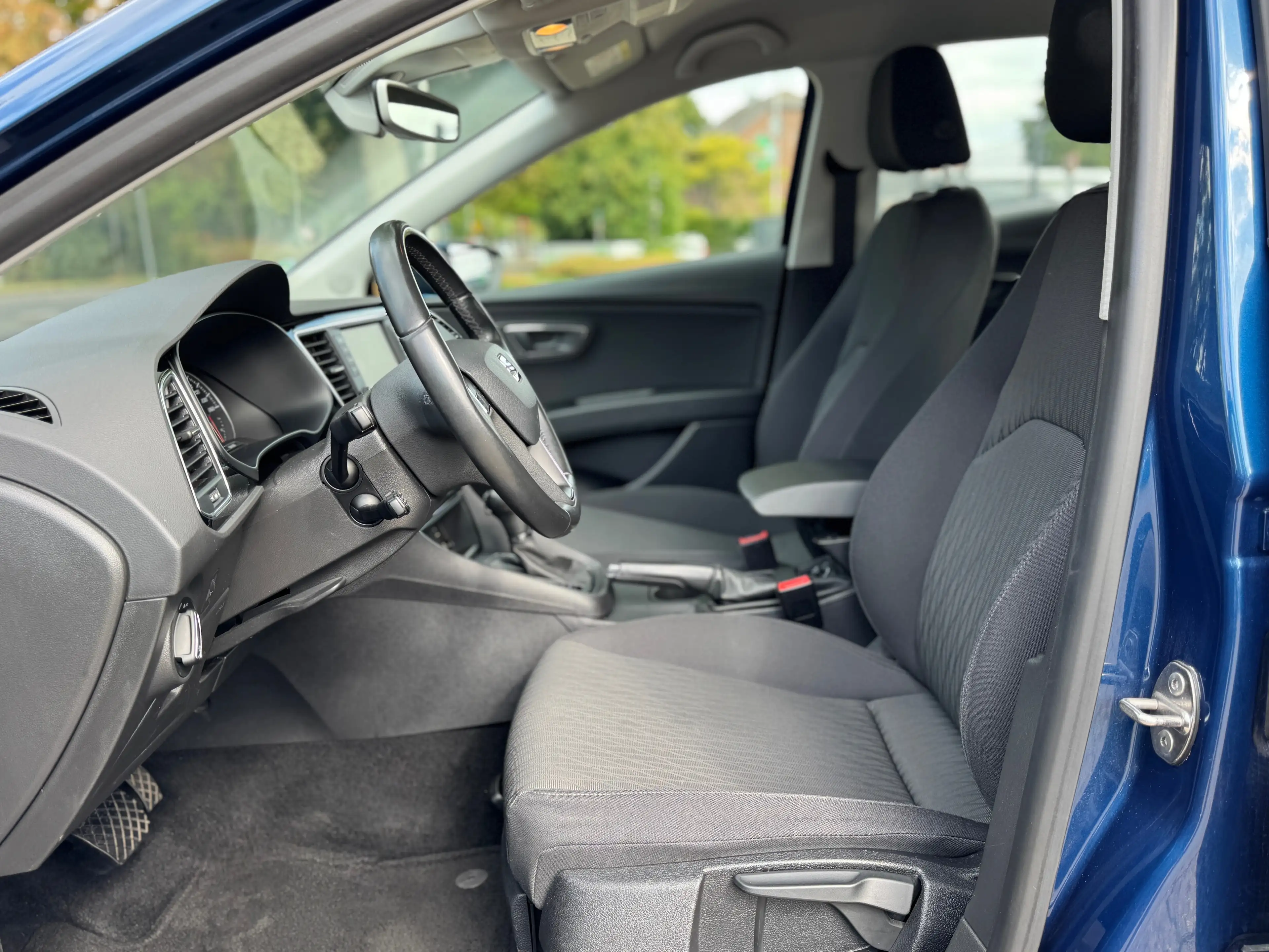 SEAT Leon Leon 1.2 TSI DSG Style ACC, PDC, Apple CarPlay — photo 2