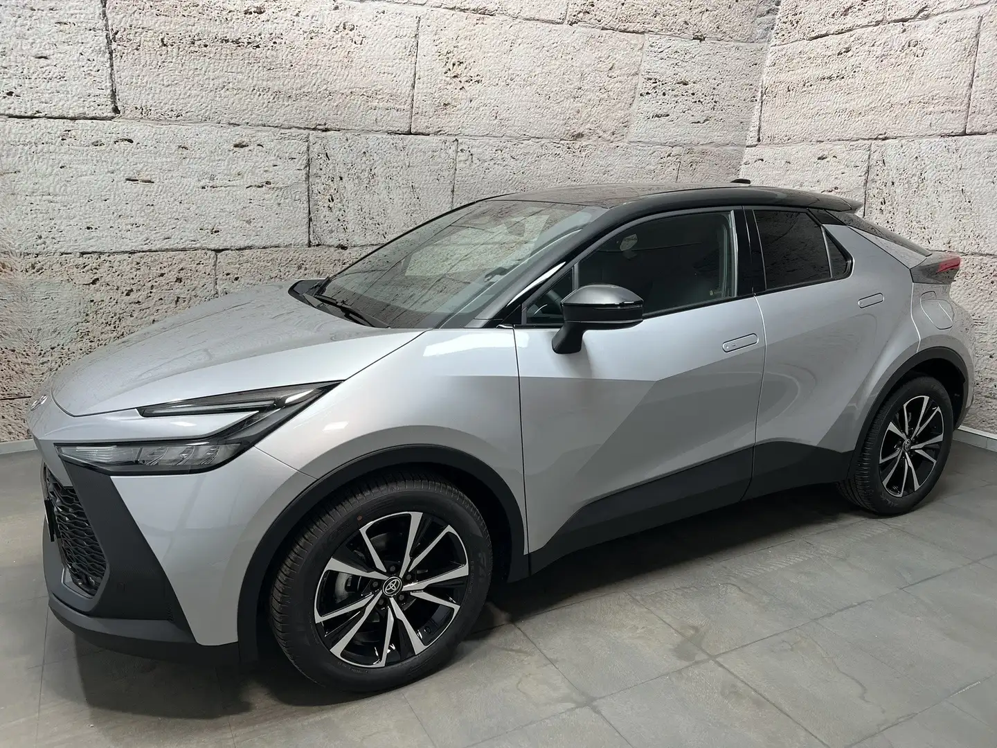 Toyota C-HR 1,8 Hybrid Active Drive + Tech P. "BARPREIS" Silber - 2