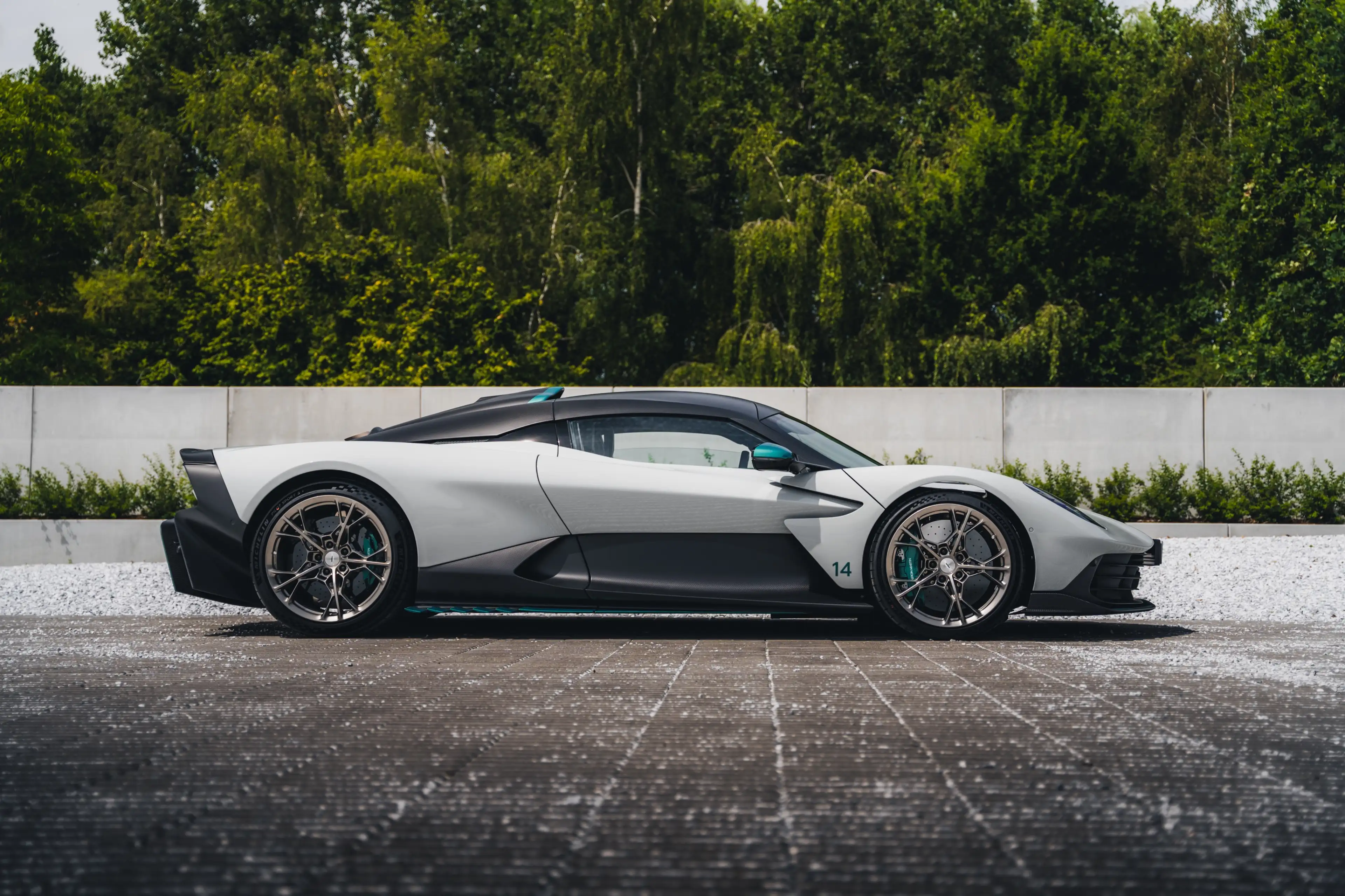 Aston Martin Valhalla Apex Grey / Carbon / NEW / 160KM / B&O / Alcantara — photo 4
