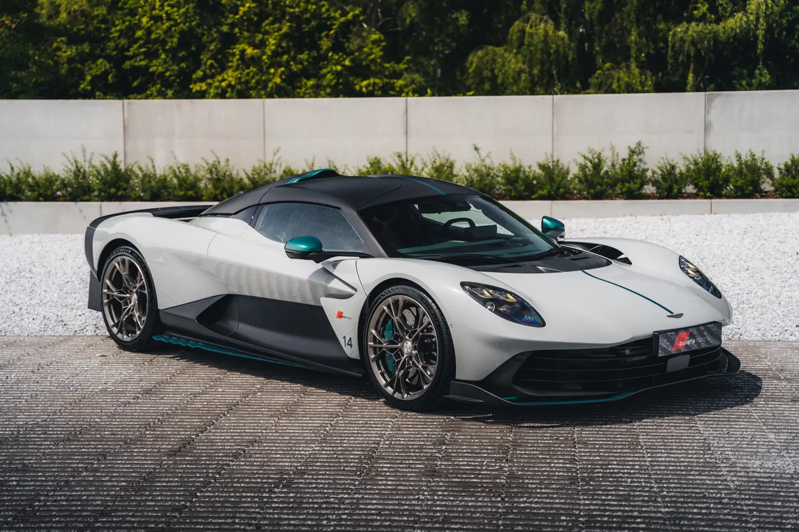 Aston Martin Apex Grey / Carbon / NEW / 160KM / B&O / Alcantara
