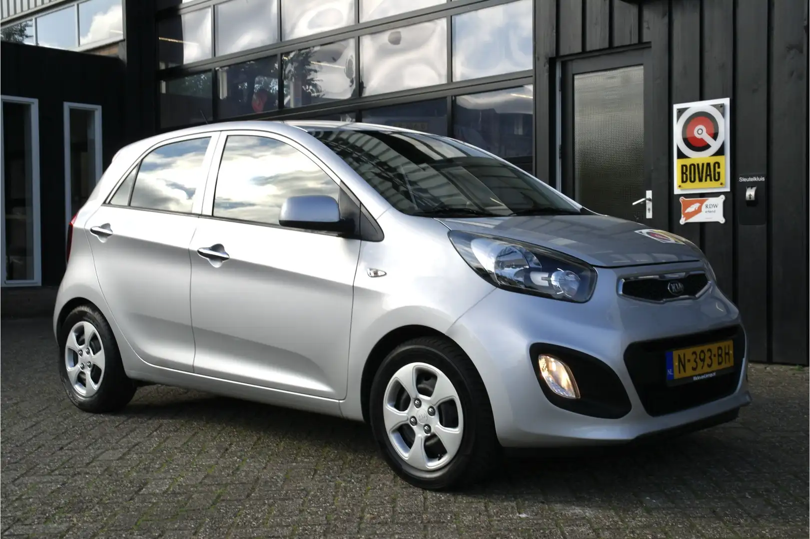 Kia Picanto 1.0 CVVT X-treme | Airco | 5-deurs Grijs - 1