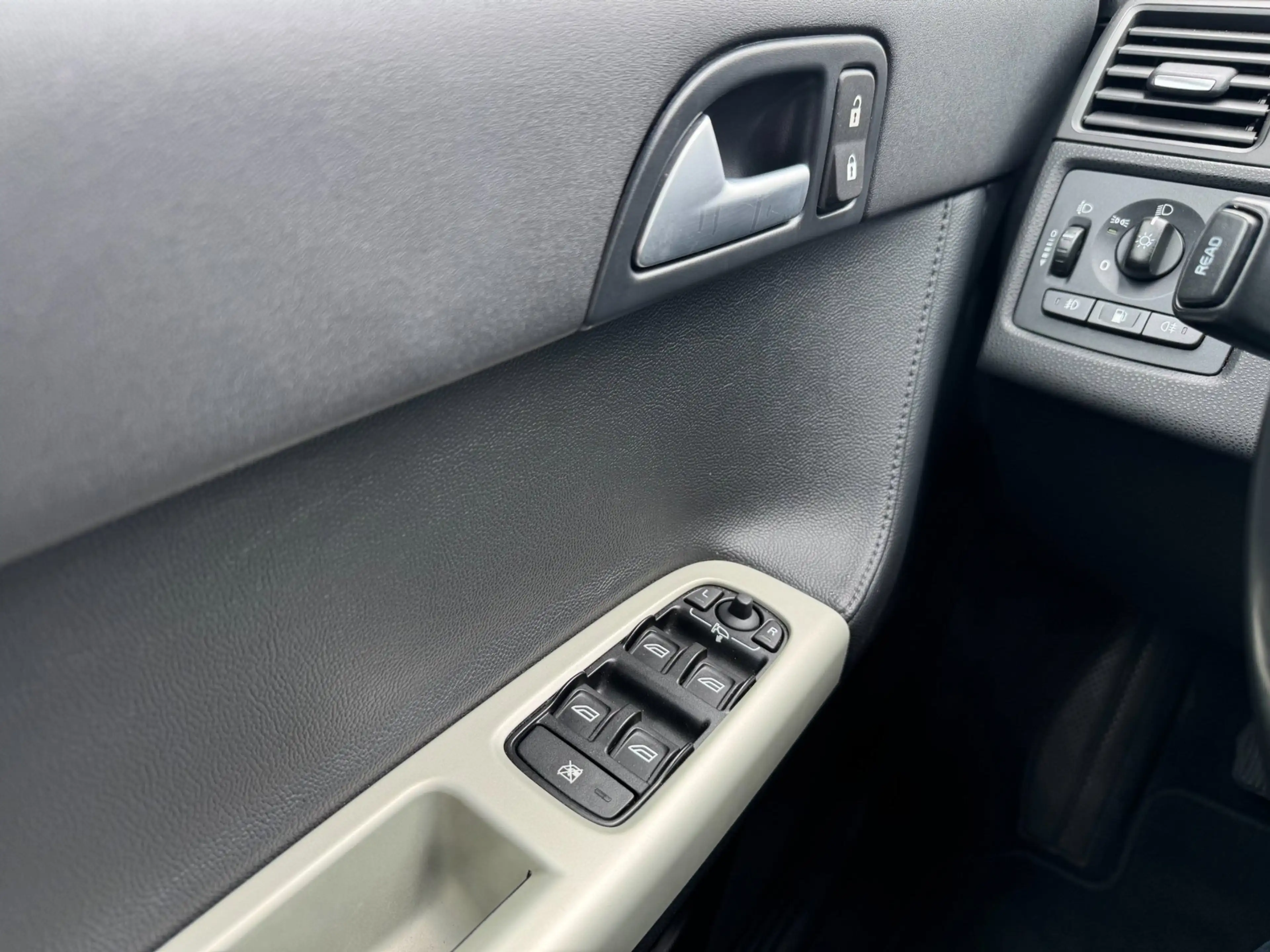 Volvo S40 1.8 Edition II — photo 13