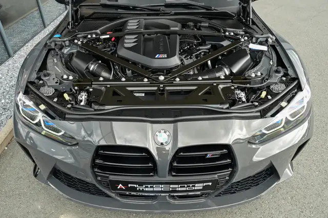 BMW M3 view 7