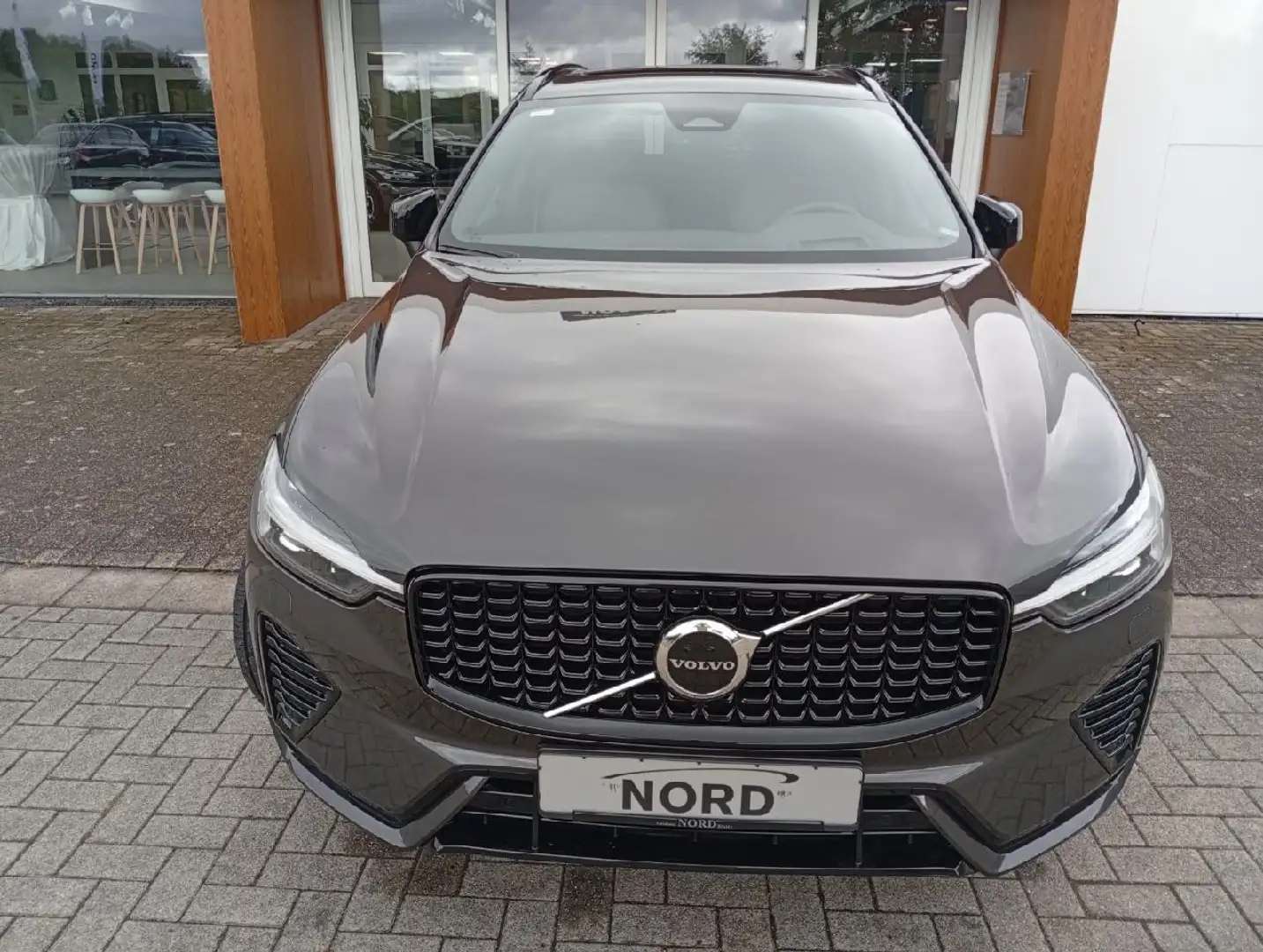 Volvo XC60 Ultimate Dark AWD Grau - 2