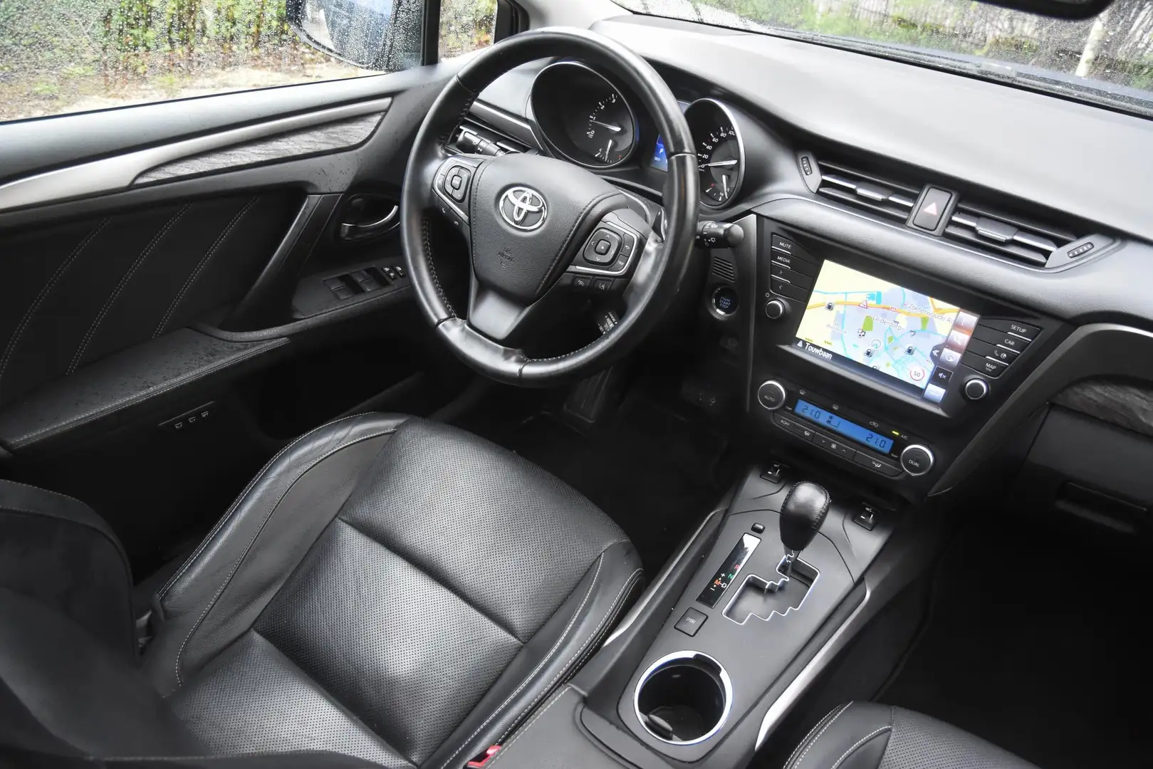 Toyota Avensis Touring Sports 2.0 VVT-i Executive / camera / pano - 2