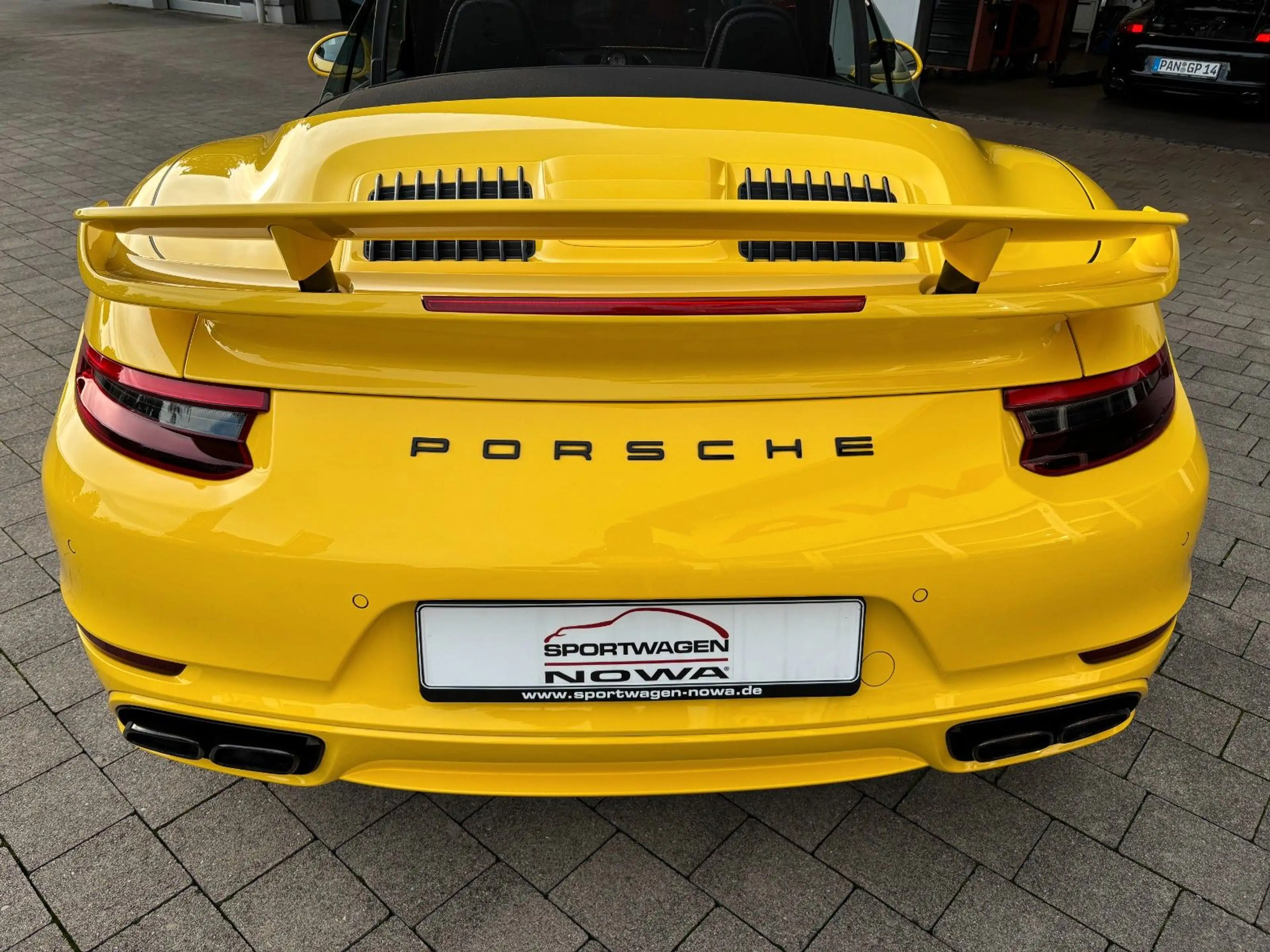 Porsche 991 .2 Turbo S Cabr. **Aerokit-PCCB-Liftsystem** — photo 6