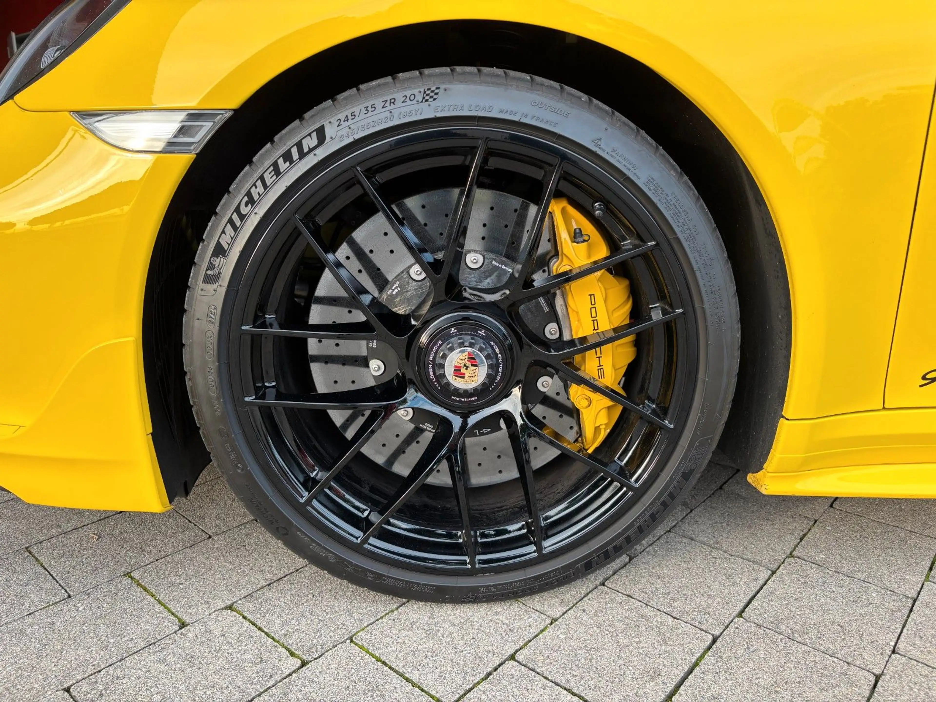 Porsche 991 .2 Turbo S Cabr. **Aerokit-PCCB-Liftsystem** — photo 23
