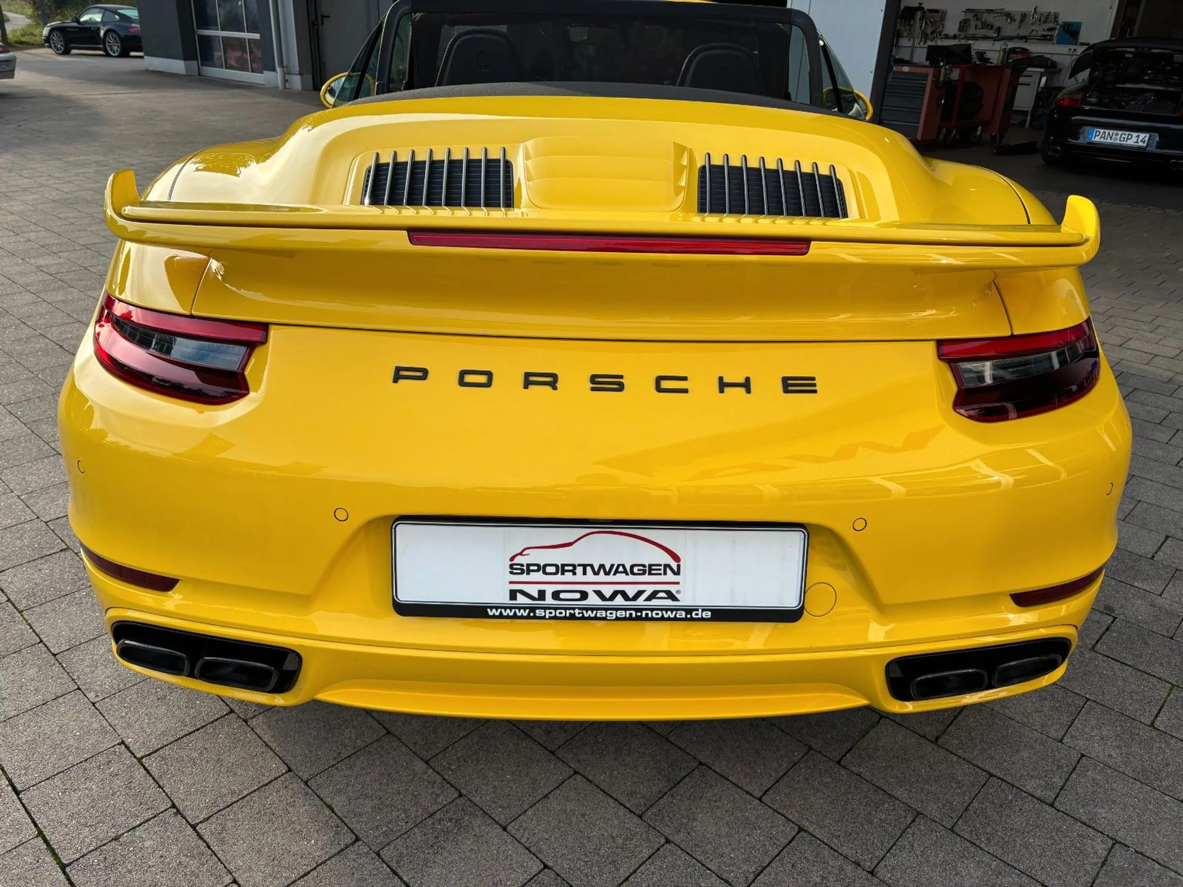 Porsche 991 .2 Turbo S Cabr. **Aerokit-PCCB-Liftsystem** — photo 16