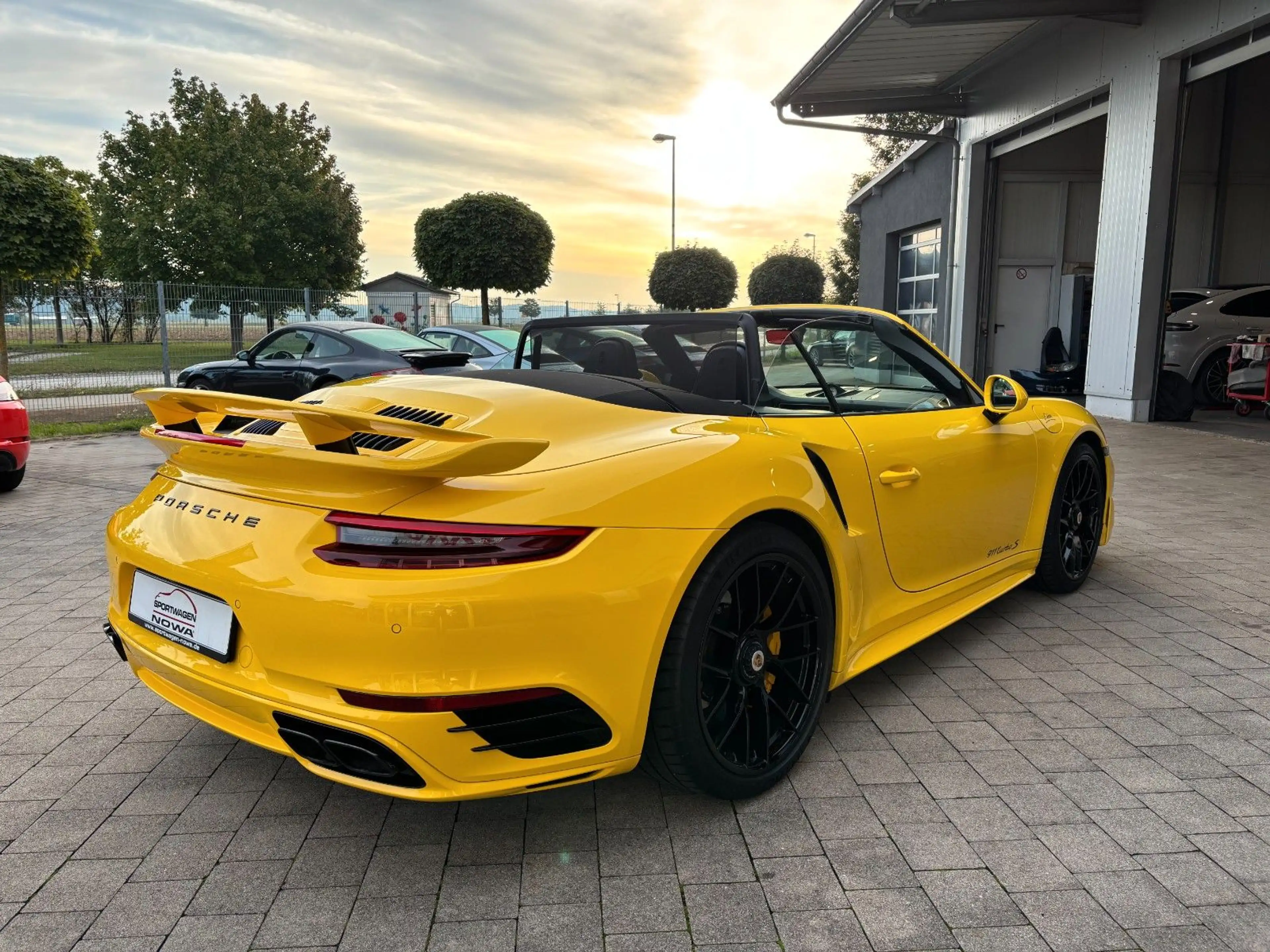 Porsche 991 .2 Turbo S Cabr. **Aerokit-PCCB-Liftsystem** — photo 9