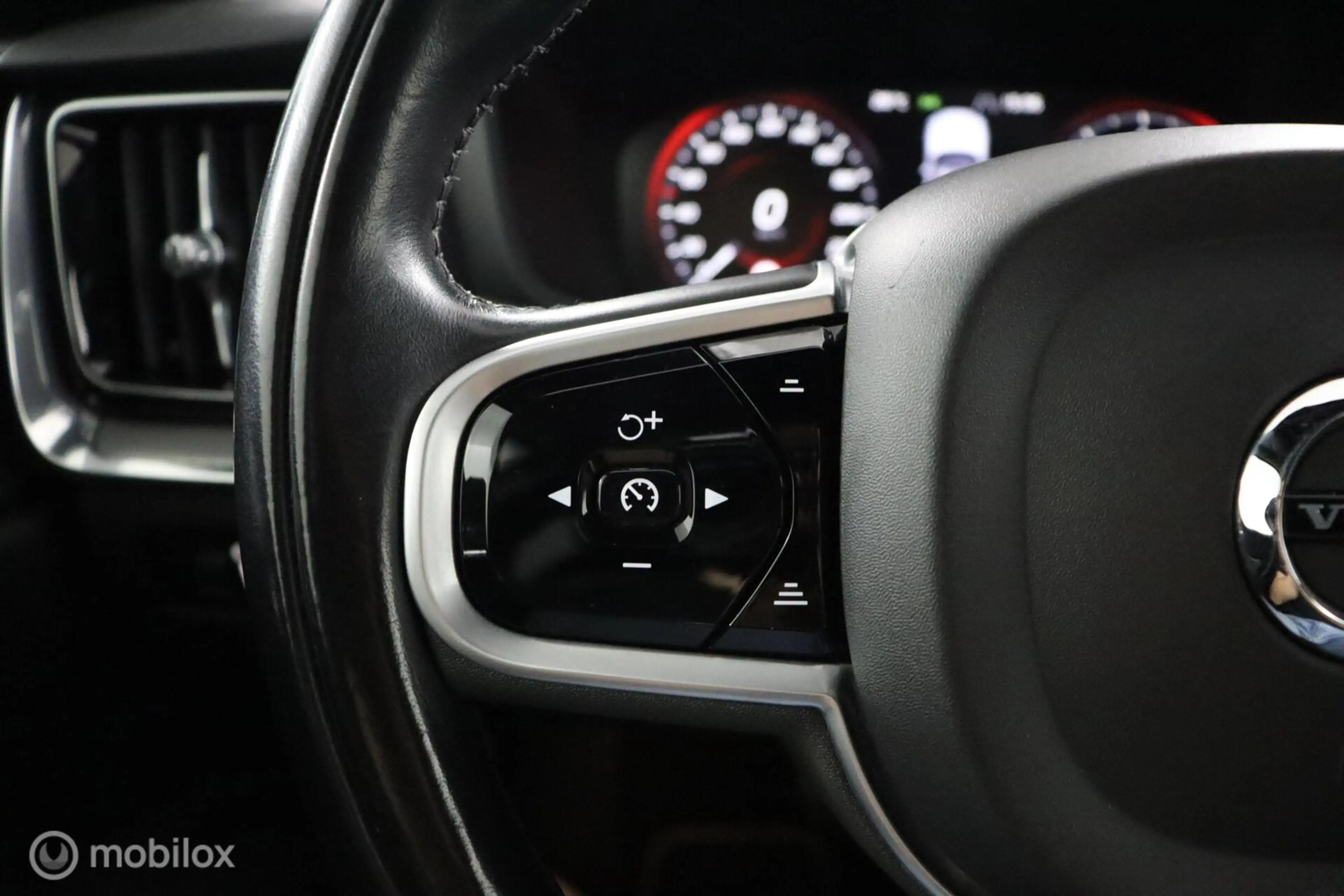 Volvo S60 2.0 B4 R-Design | 19" Velgen | Verwarmbaar stuurwi — photo 35