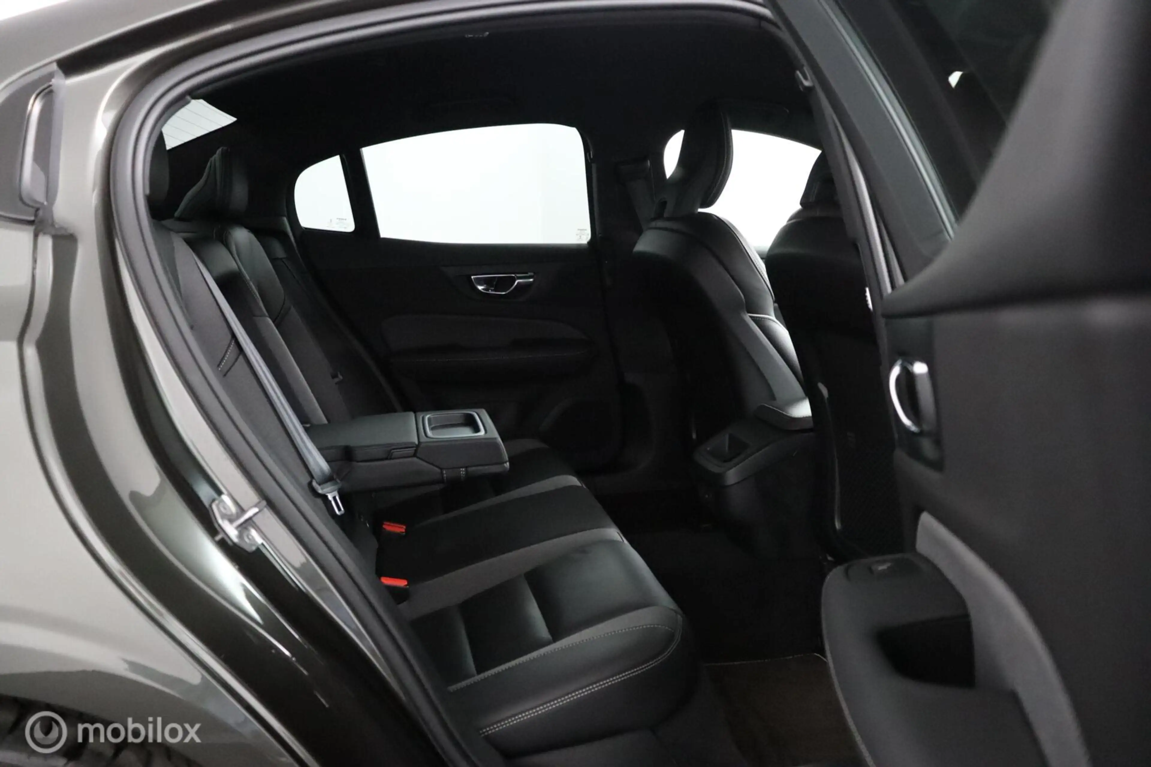 Volvo S60 2.0 B4 R-Design | 19" Velgen | Verwarmbaar stuurwi — photo 17