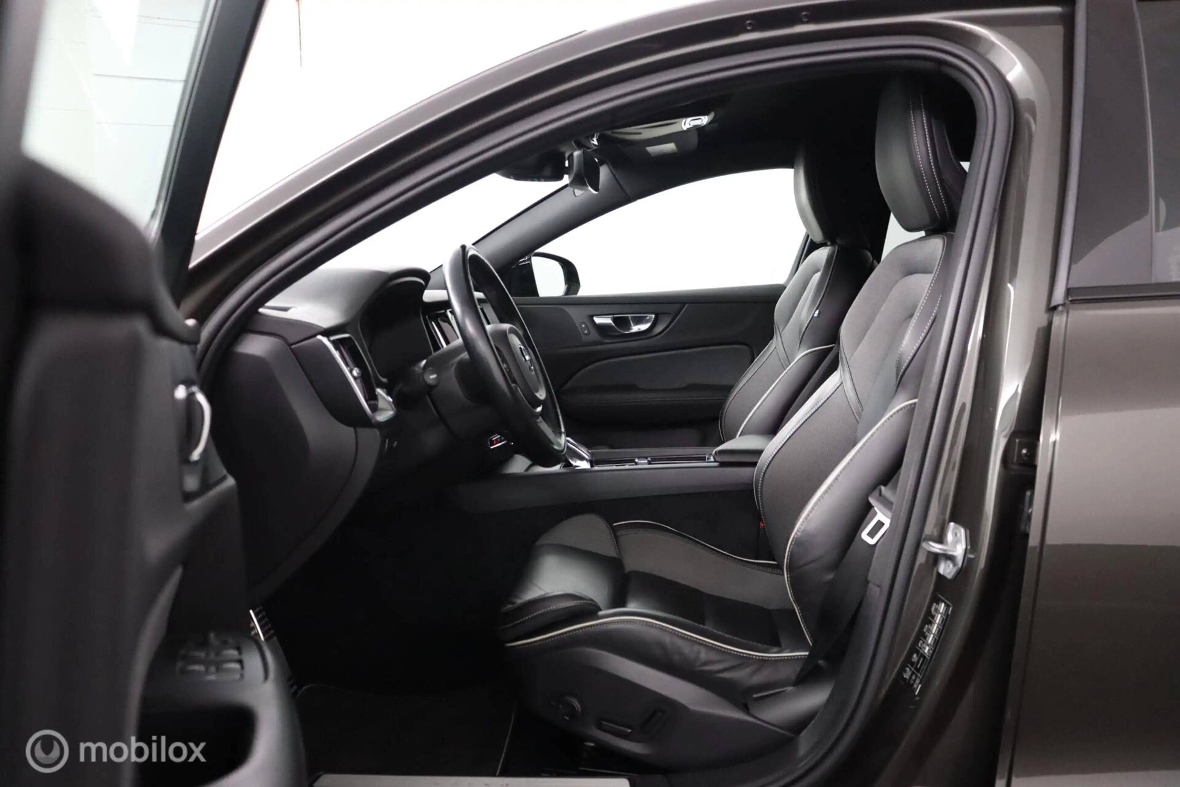 Volvo S60 2.0 B4 R-Design | 19" Velgen | Verwarmbaar stuurwi — photo 37