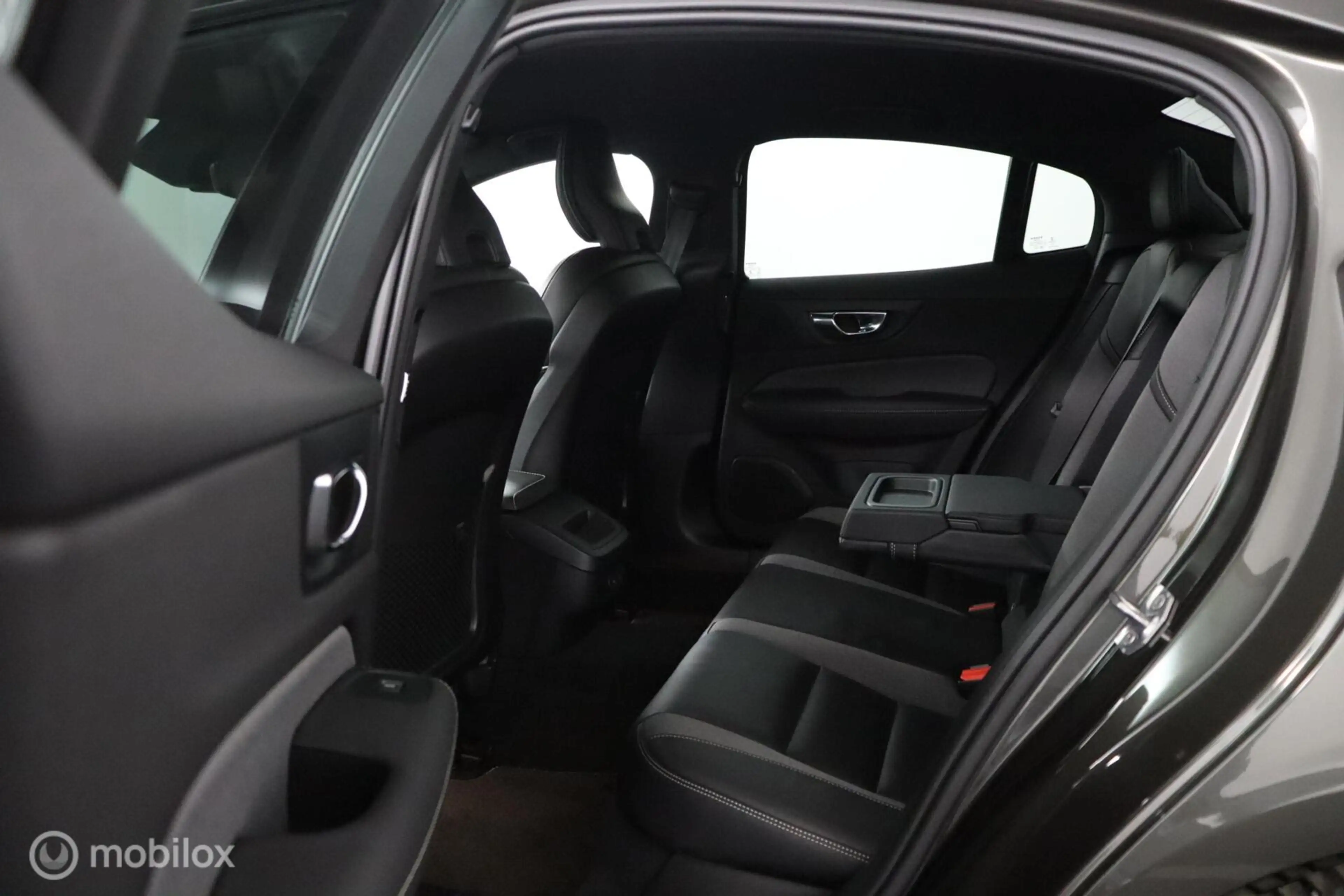 Volvo S60 2.0 B4 R-Design | 19" Velgen | Verwarmbaar stuurwi — photo 36