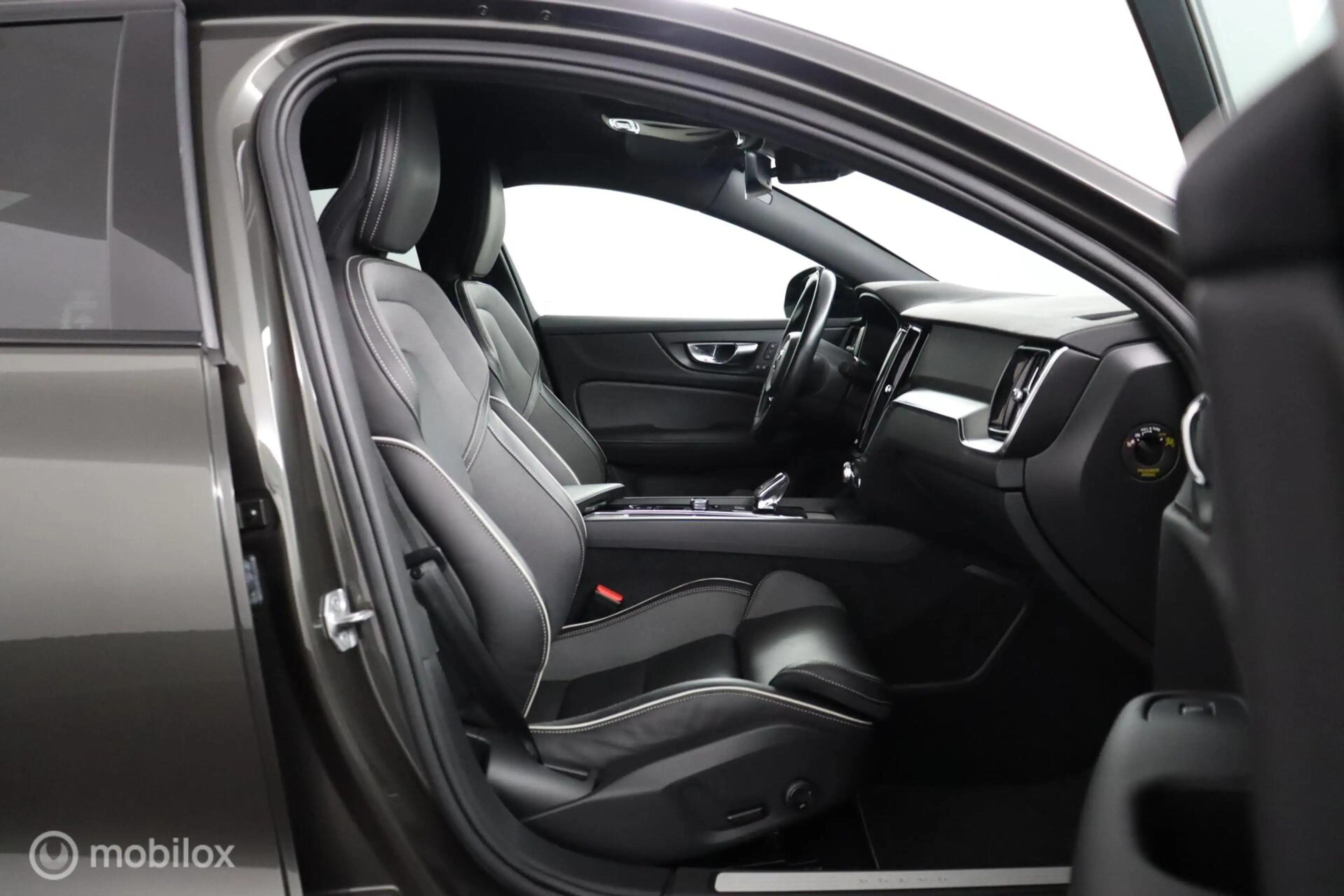 Volvo S60 2.0 B4 R-Design | 19" Velgen | Verwarmbaar stuurwi — photo 33