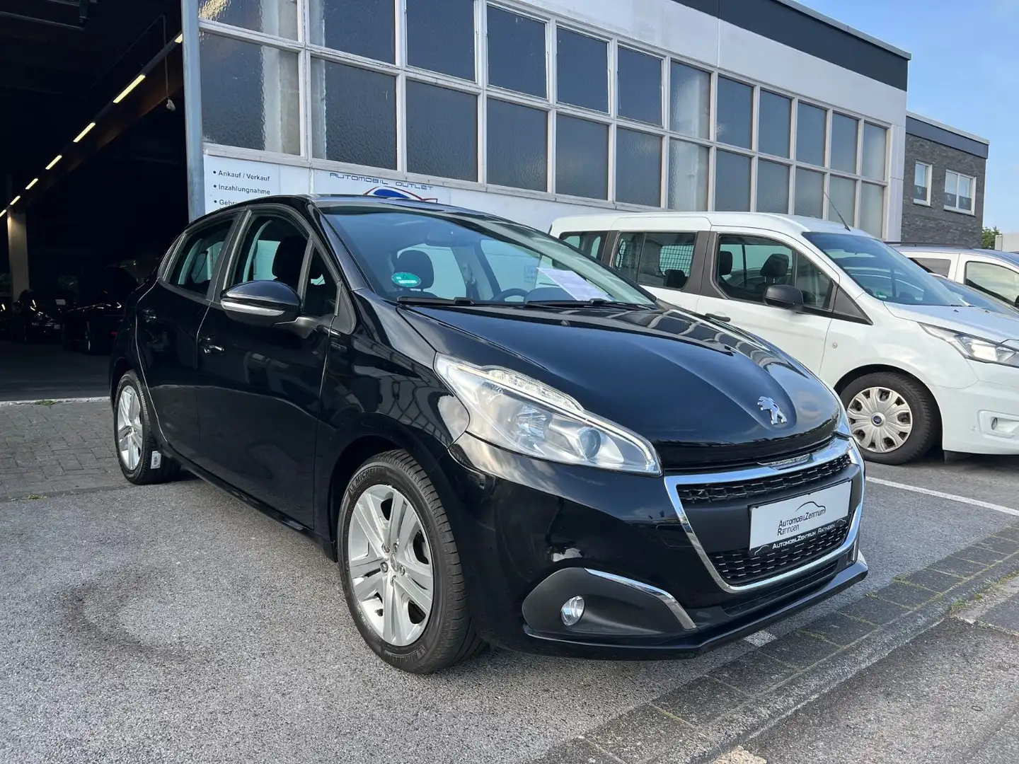 Peugeot 208 Signature AUTOMATIK 1.HD*PANORAMA*KLIMA* Schwarz - 1