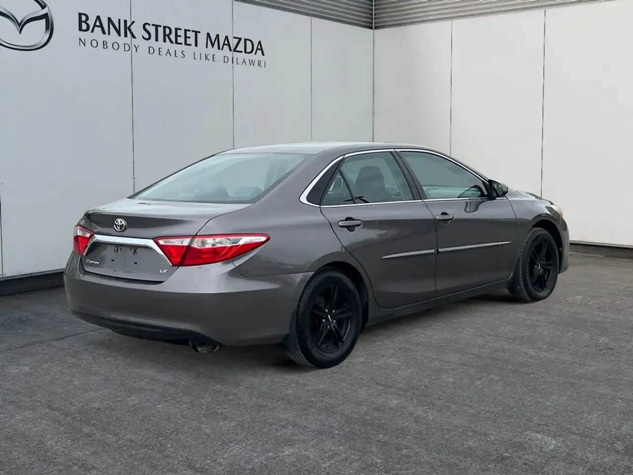 Toyota Camry снимка Toyota Camry