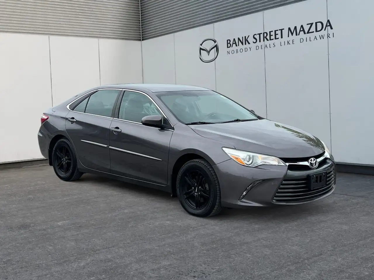 Toyota Camry снимка Toyota Camry