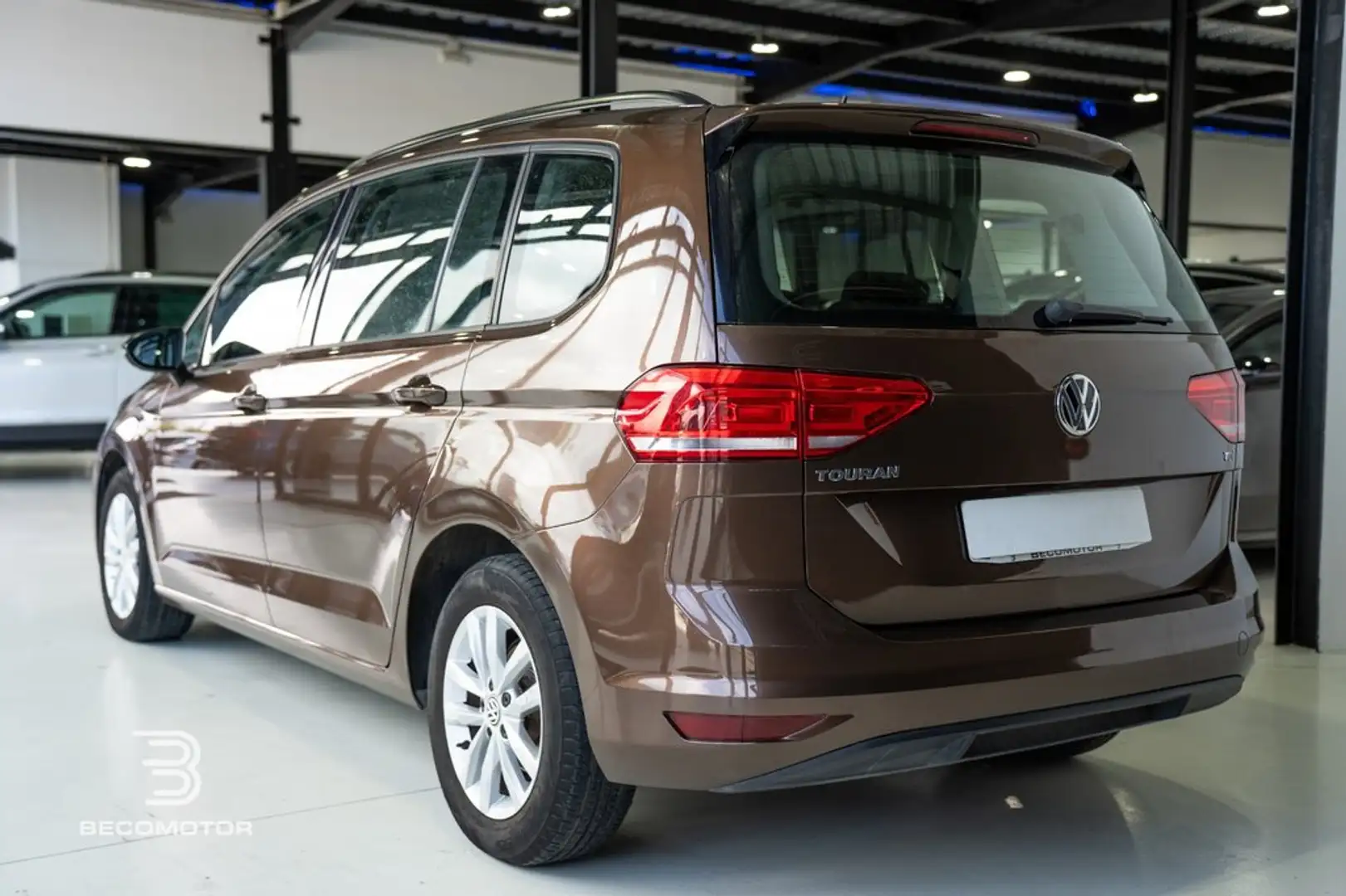 Volkswagen Touran 1.6TDI CR BMT Advance 85kW Marrón - 2