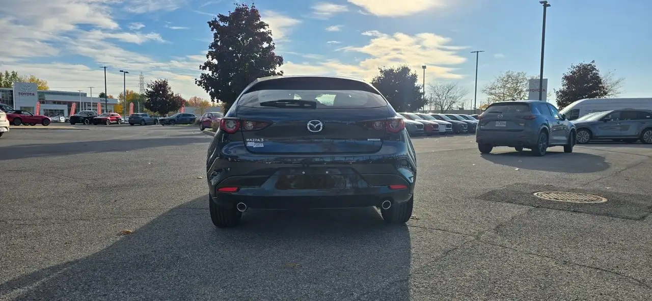 Mazda 3 снимка Mazda 3