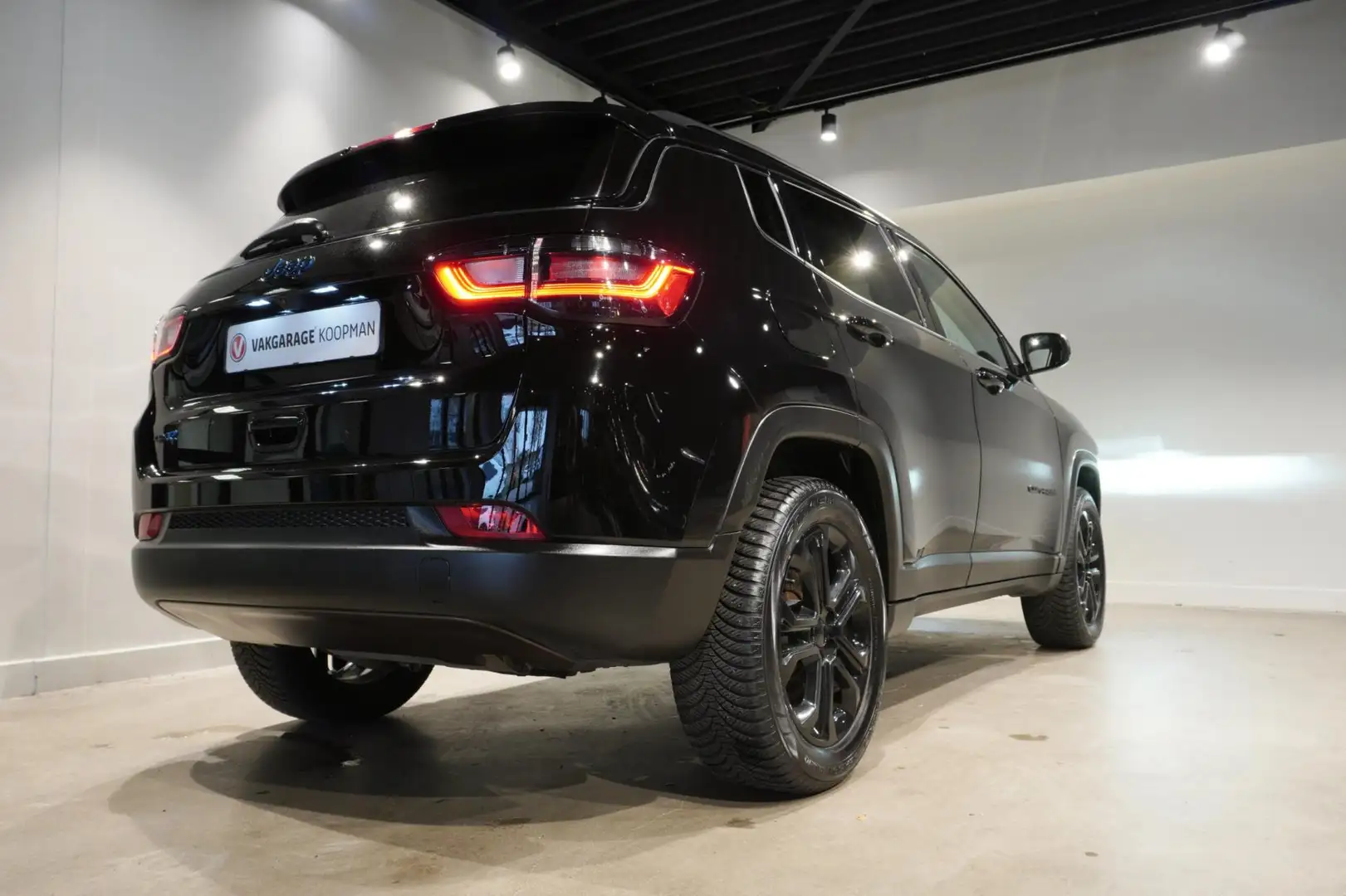 Jeep Compass 4xe 240 Plug-in Hybrid Electric S Zwart - 2