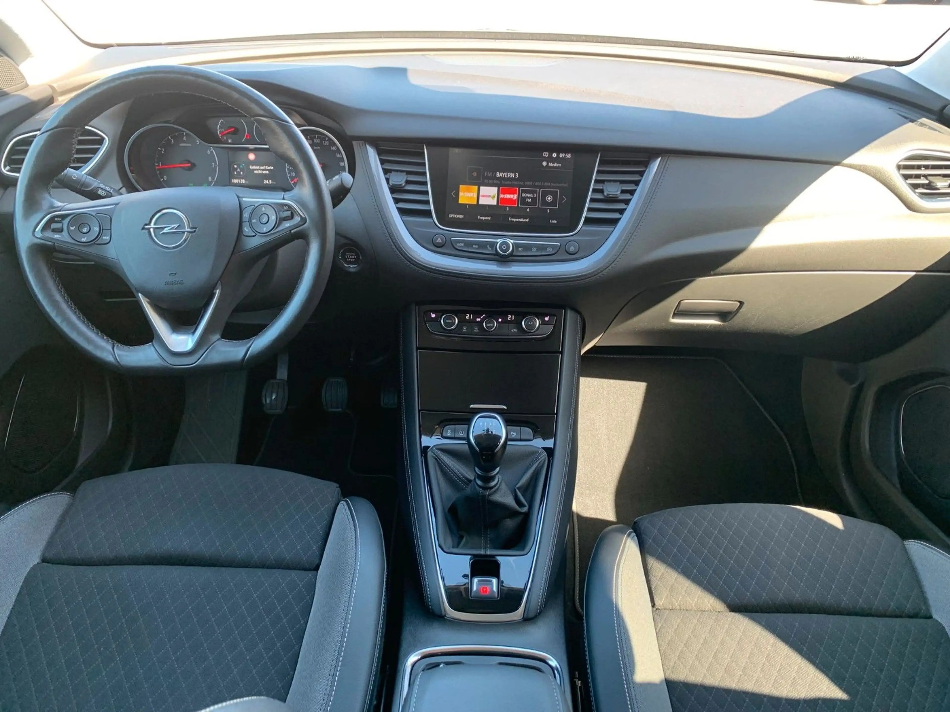 Opel Grandland X Innovation 1.5 Diesel 6 Gang — photo 9