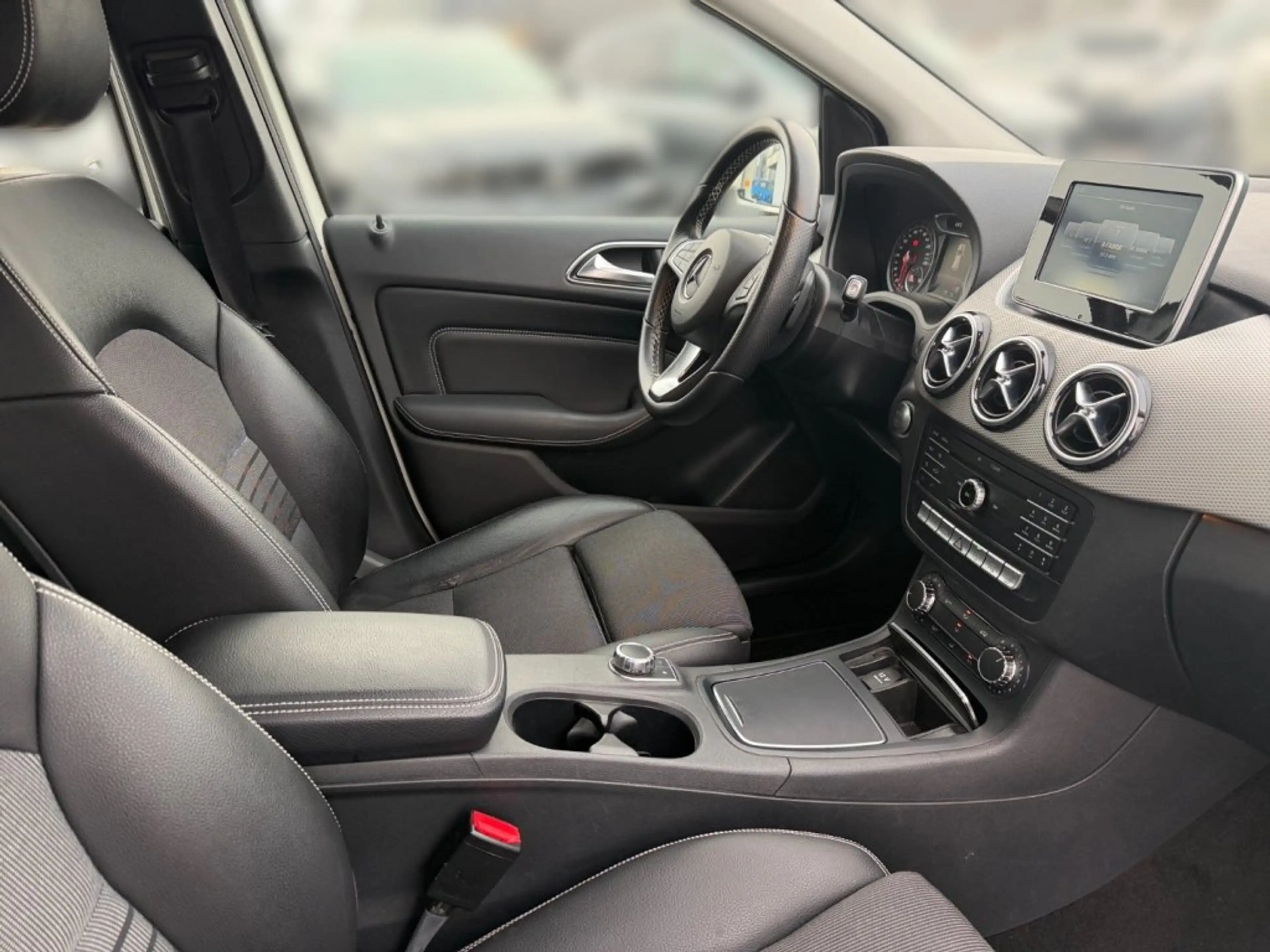 Mercedes-Benz B 220 4MATIC Aut. — photo 12