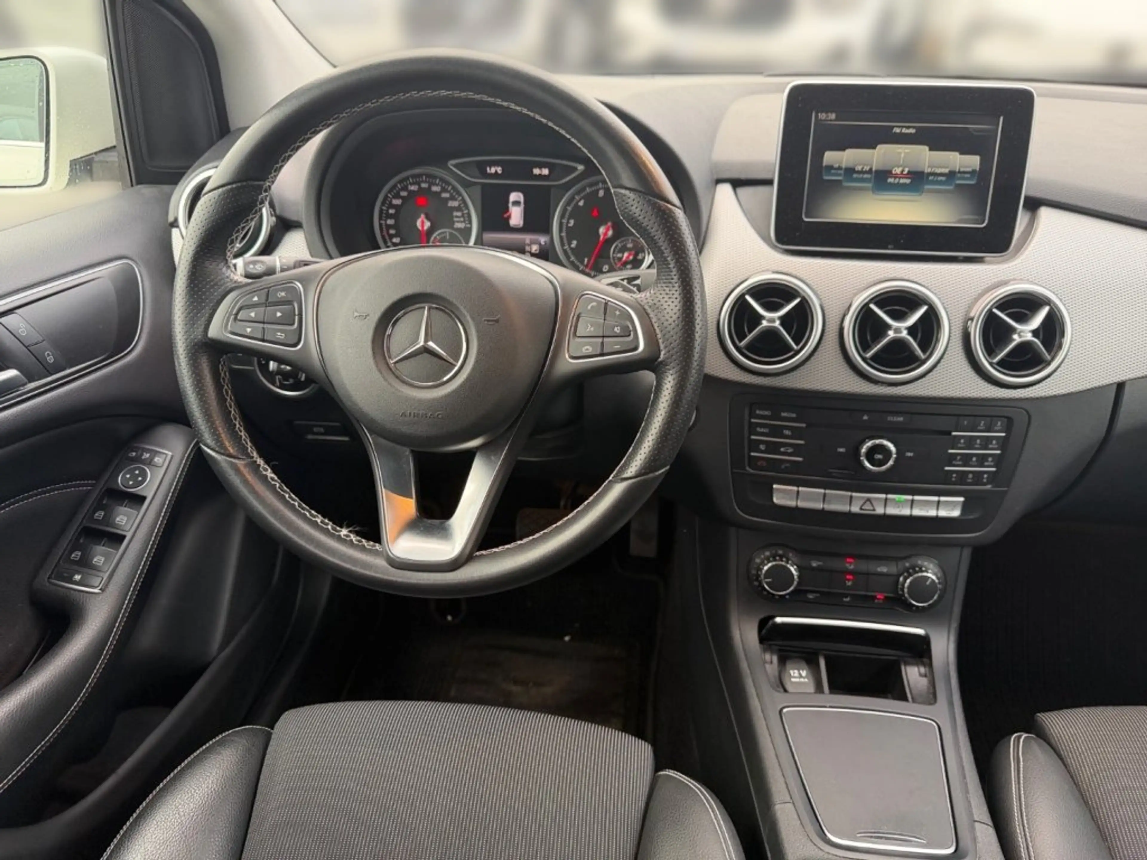 Mercedes-Benz B 220 4MATIC Aut. — photo 9