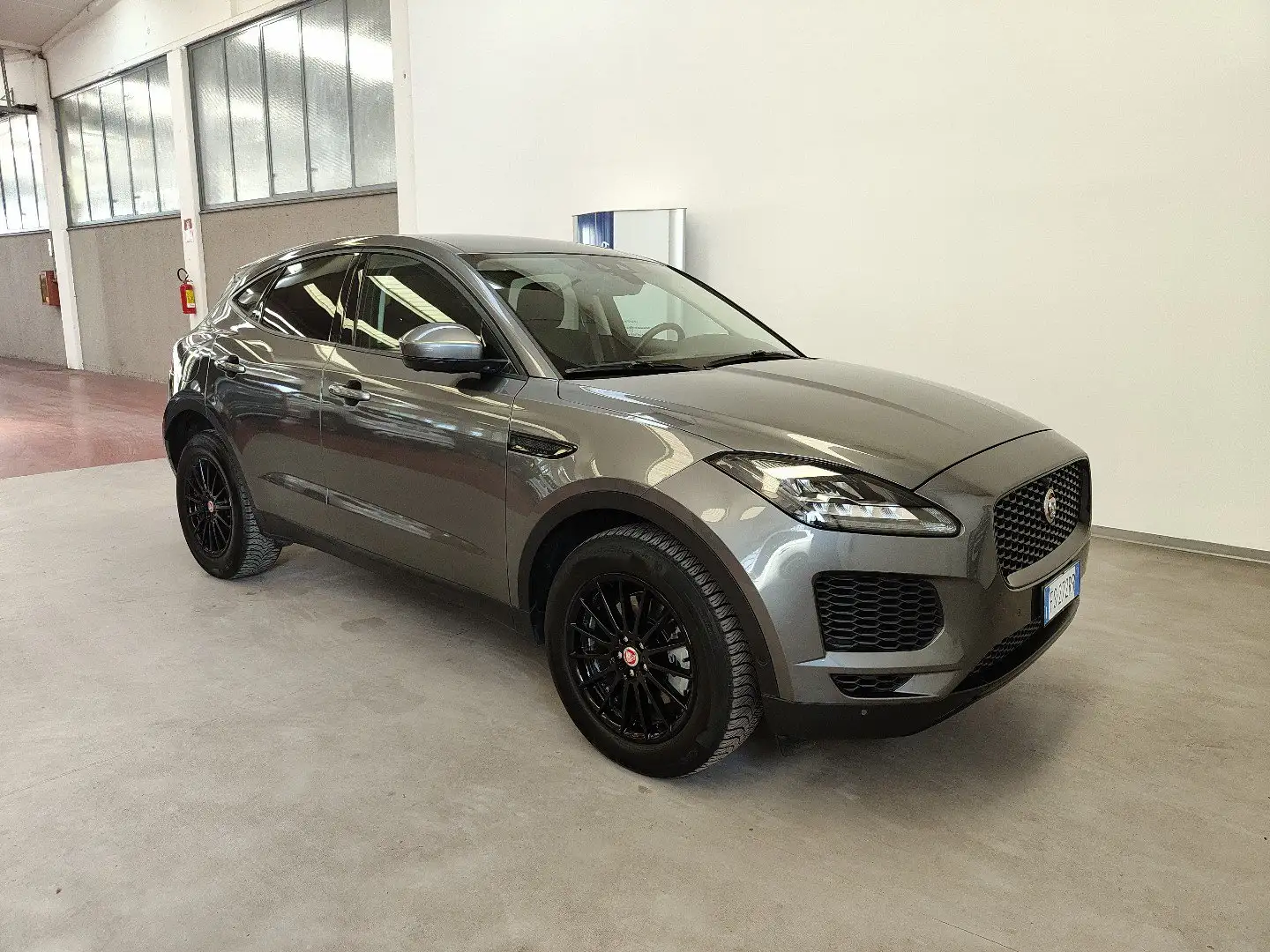 Jaguar E-Pace P250 AWD Pelle Navi CarPlay/AndroidAuto BlackPack Gris - 2