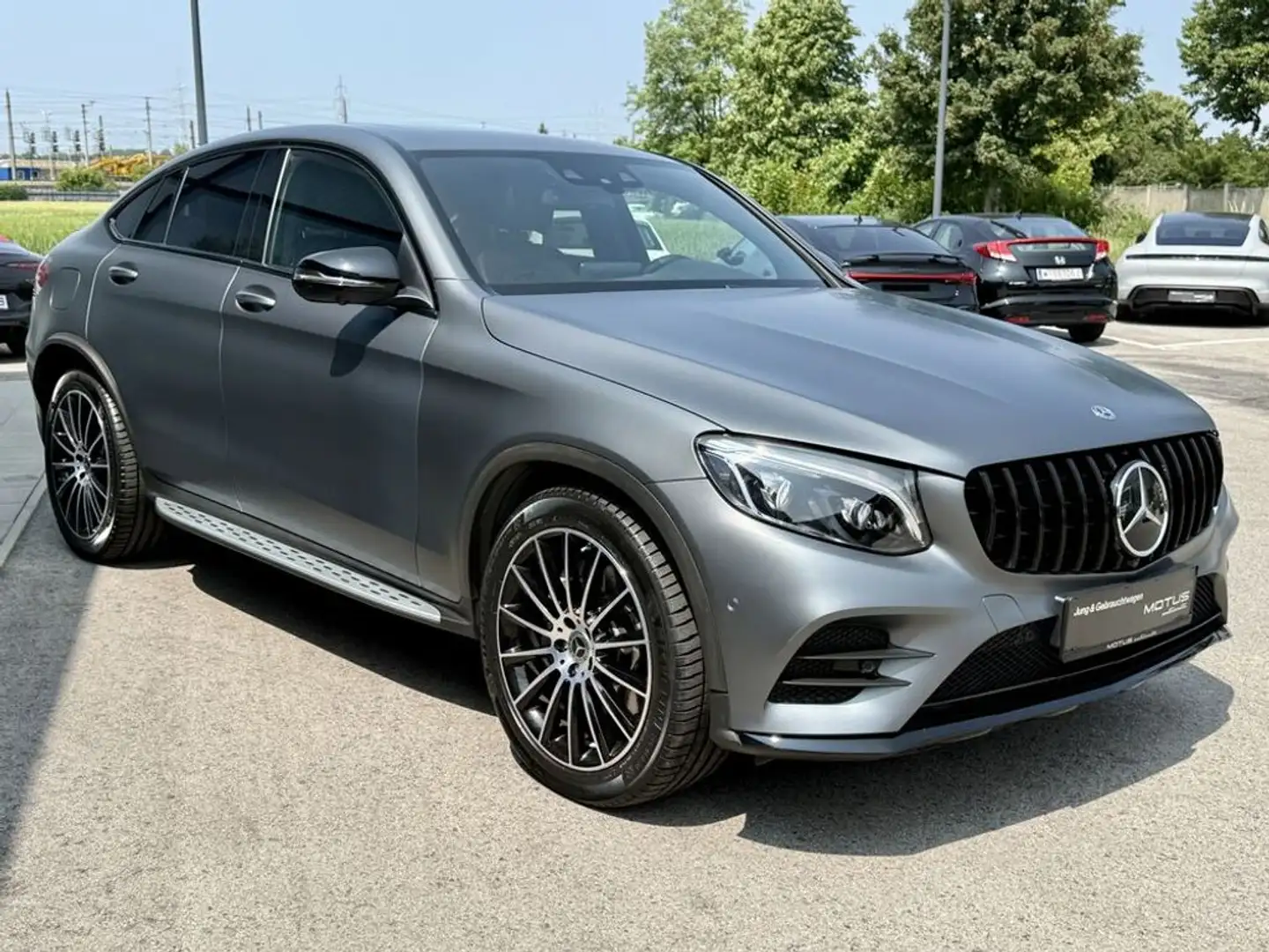 Mercedes-Benz GLC 300 AMG Line 4Matic Gris - 2