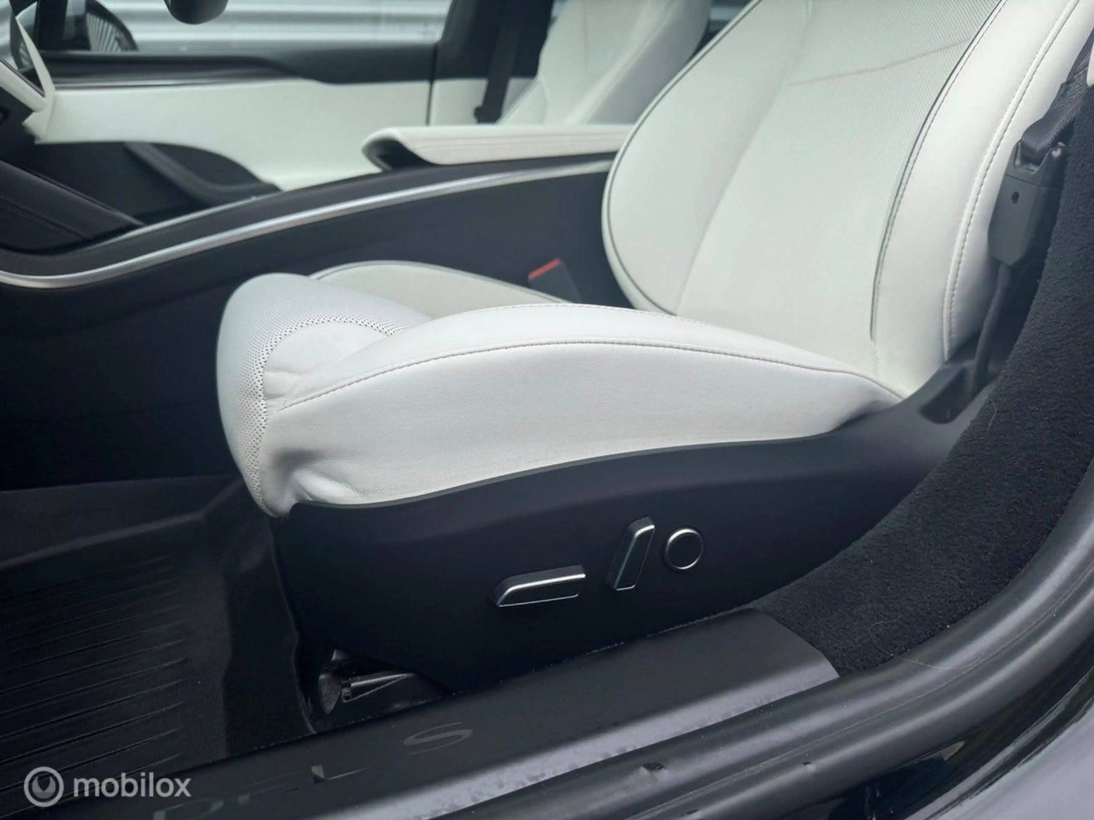 Tesla Model S Plaid AWD 90 kWh FSD, Yoke, HW4 — photo 17
