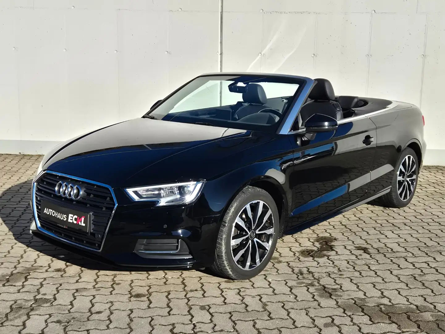 Audi A3 Cabriolet 1,5 TFSI COD ultra design Schwarz - 2