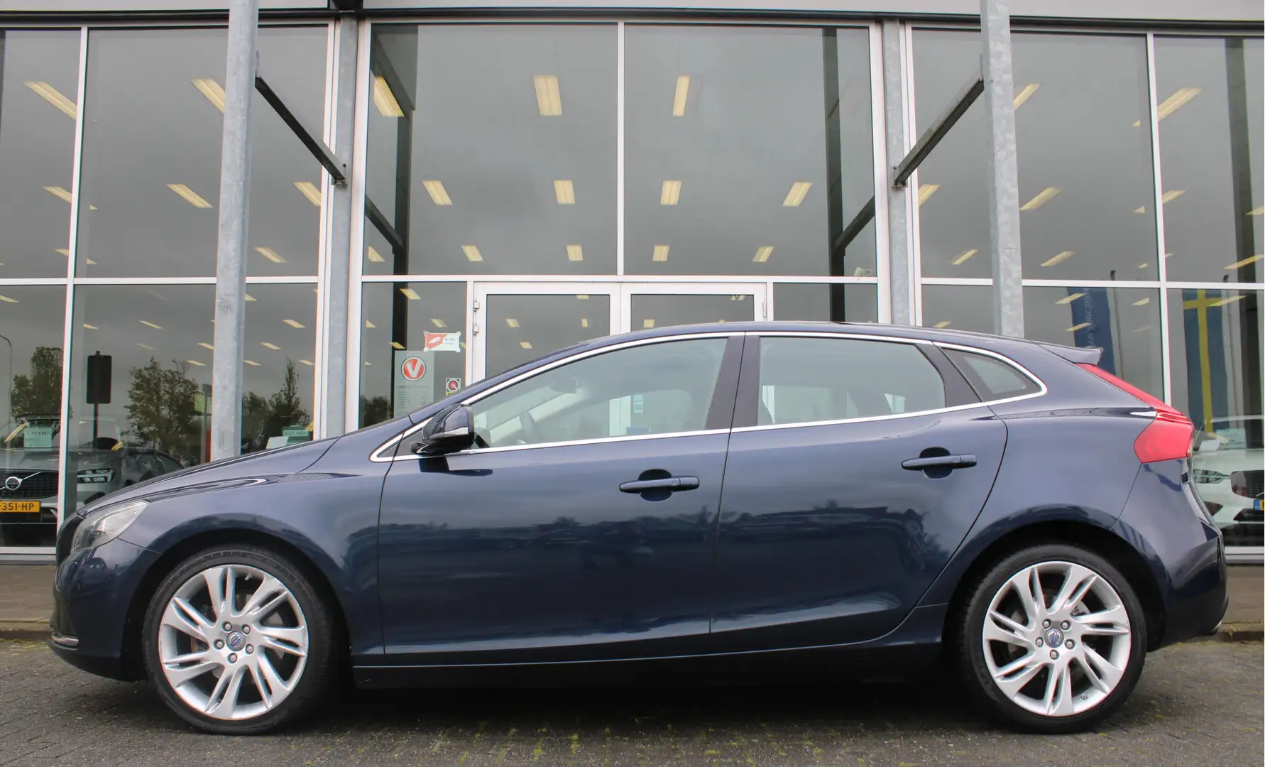 Volvo V40 T4 Automaat Summum | Org. NL | Panoramadak | Trekh Blauw - 2