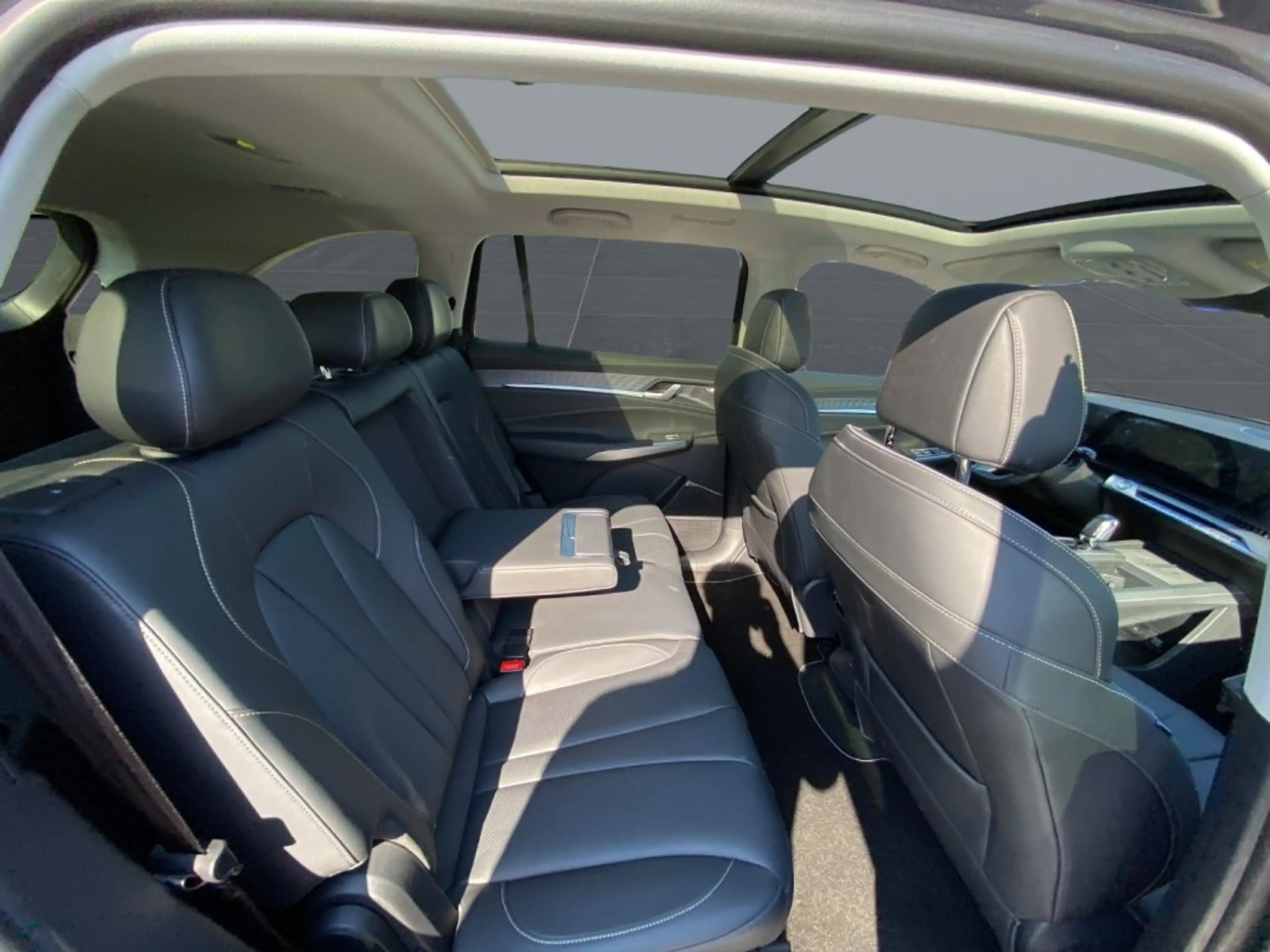 MG MGS9 PHEV Luxury MY25 — photo 11