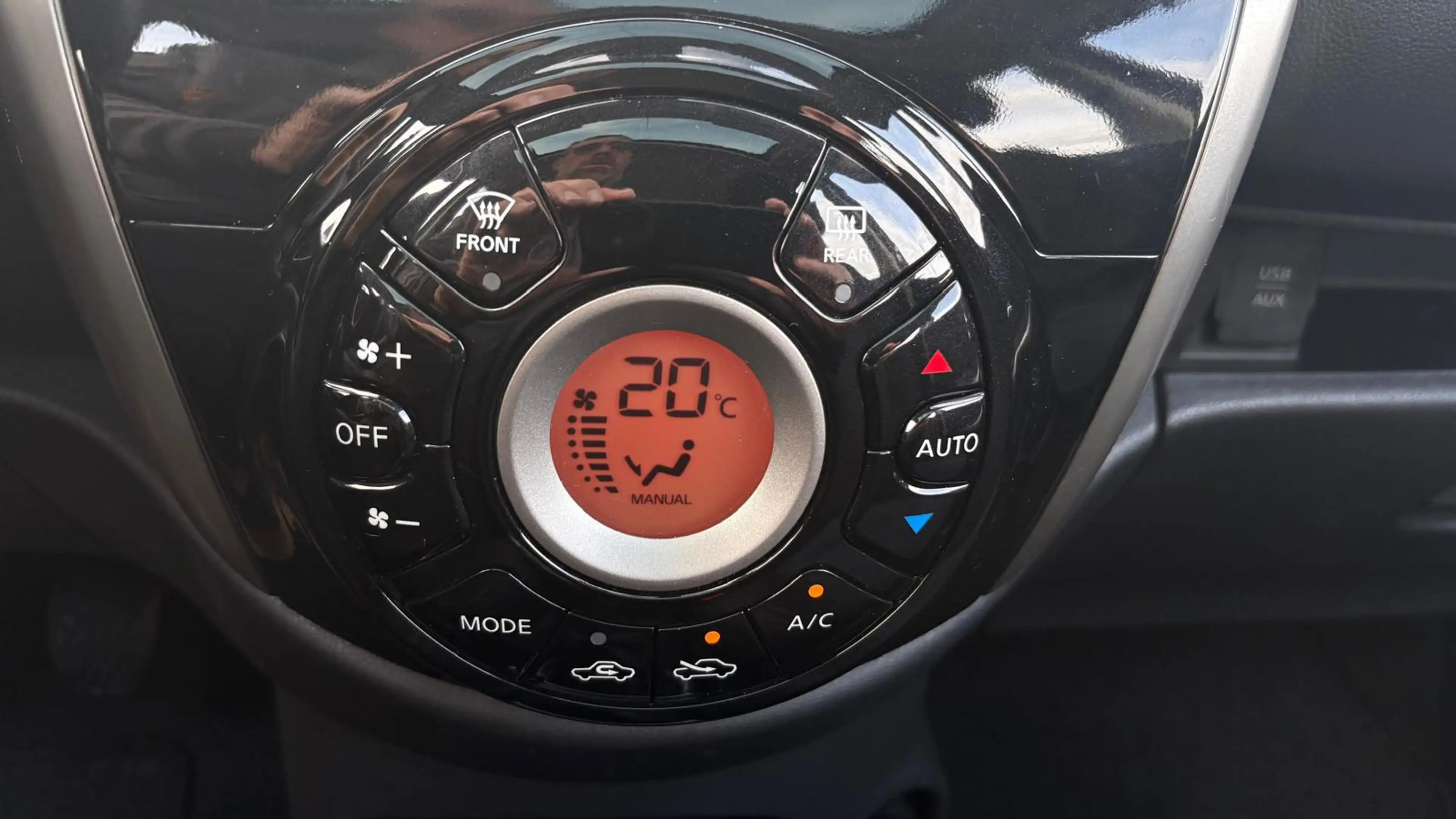 Nissan Micra Nightshade | Clima | Pano | PDC | Nav| Keyless — photo 9