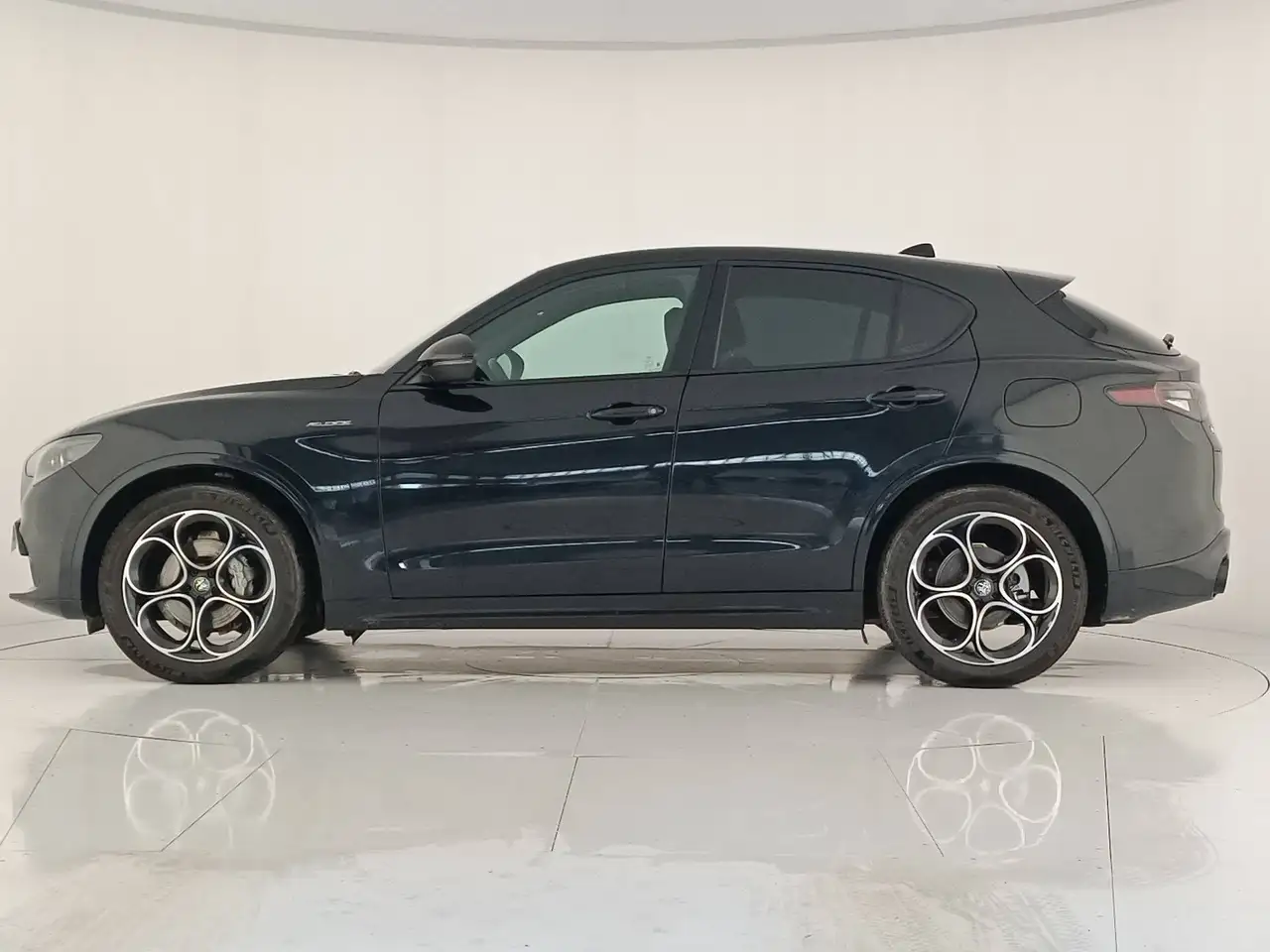 Alfa Romeo Stelvio 2024 — фото 8