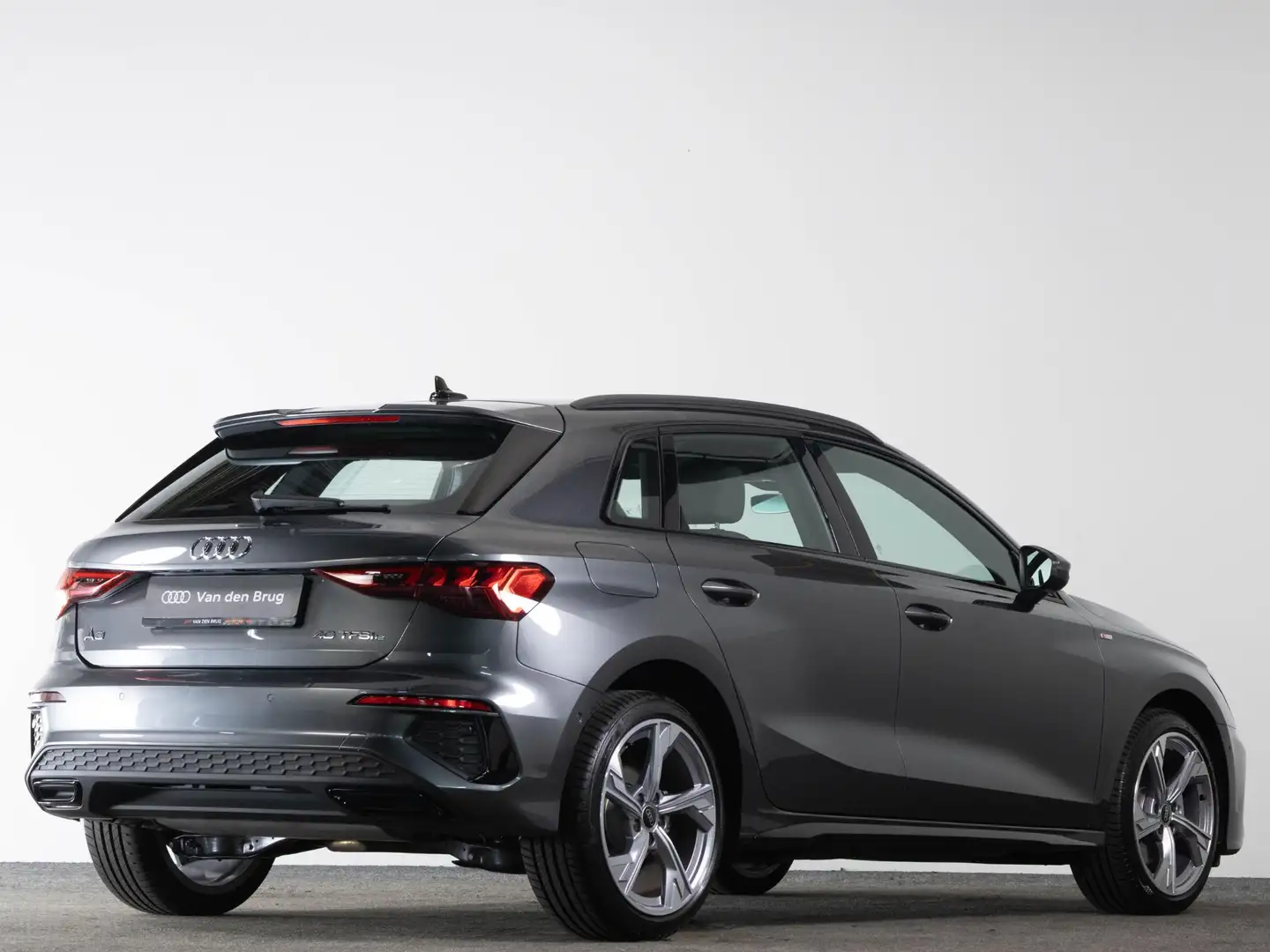 Audi A3 Sportback 40 TFSI e 204 PK | LED Matrix | Adaptiev Grijs - 2
