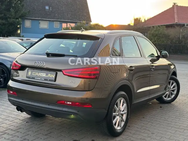 Audi Q3 view 6