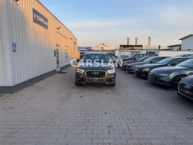 Audi Q3 view 11