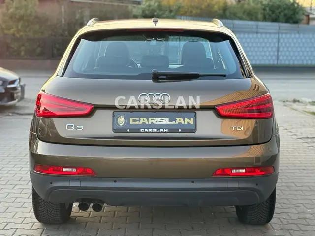 Audi Q3 view 5