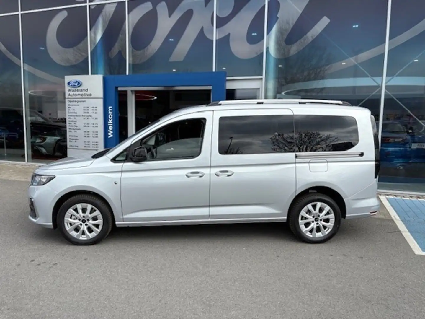Ford Tourneo Connect Titanium 5 zitplaatsen reeds aangepast voor minder Zilver - 1