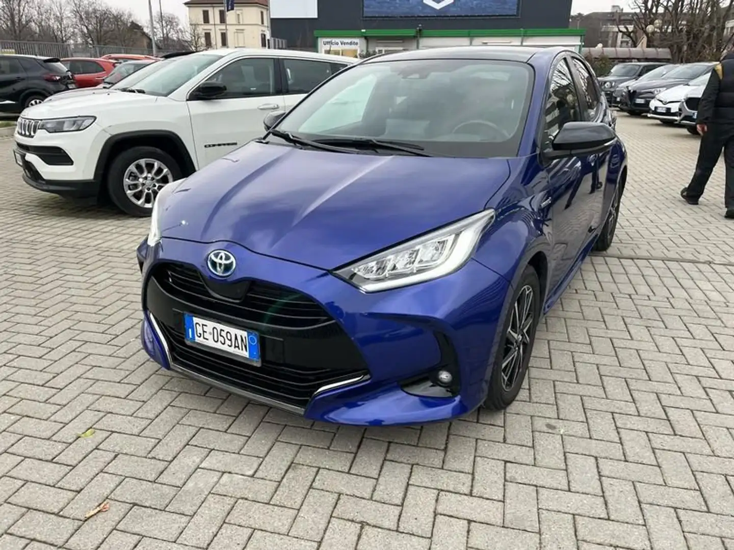 Toyota Yaris 1.5 Hybrid 5 porte Lounge Blu/Azzurro - 1