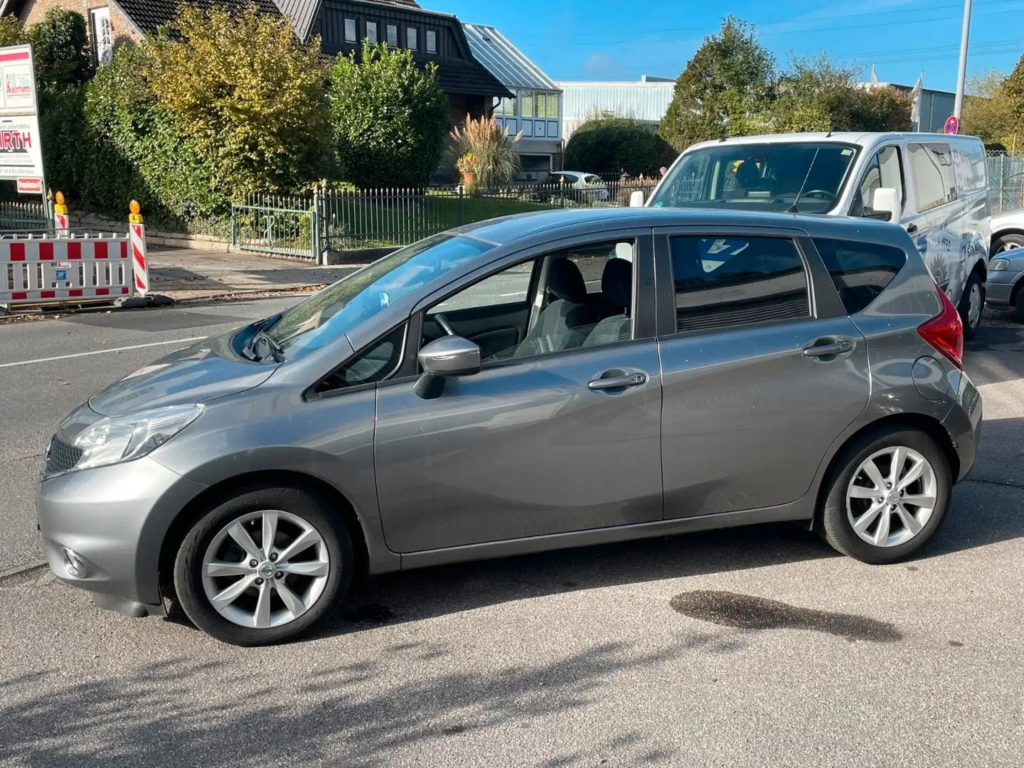 Nissan Note Acenta PLUS Automatik* Navi* TÜV* Gri - 1