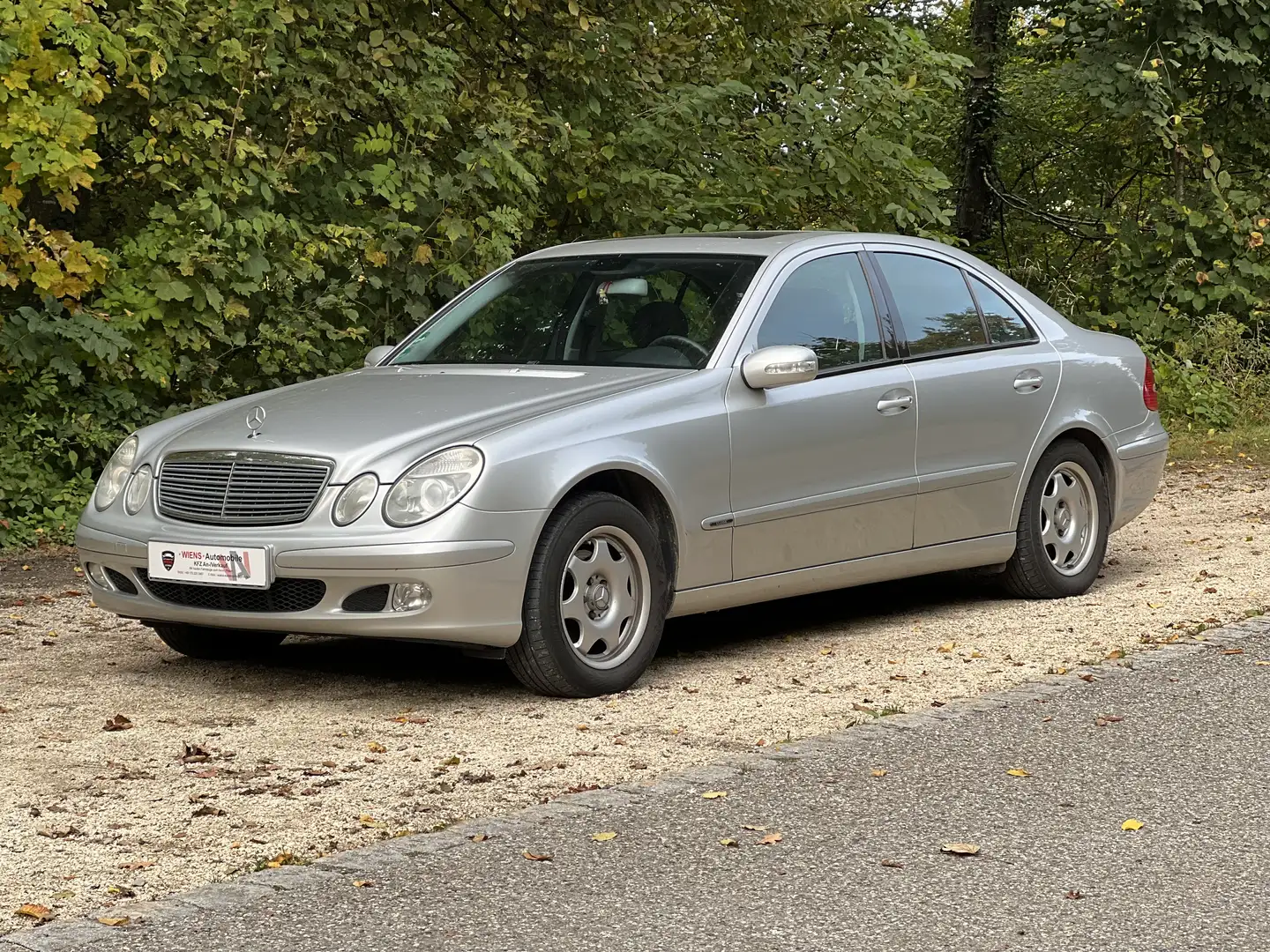 Mercedes-Benz E 220 E-Klasse Diesel CDI Automatik Classic/Navi/8x Silber - 1