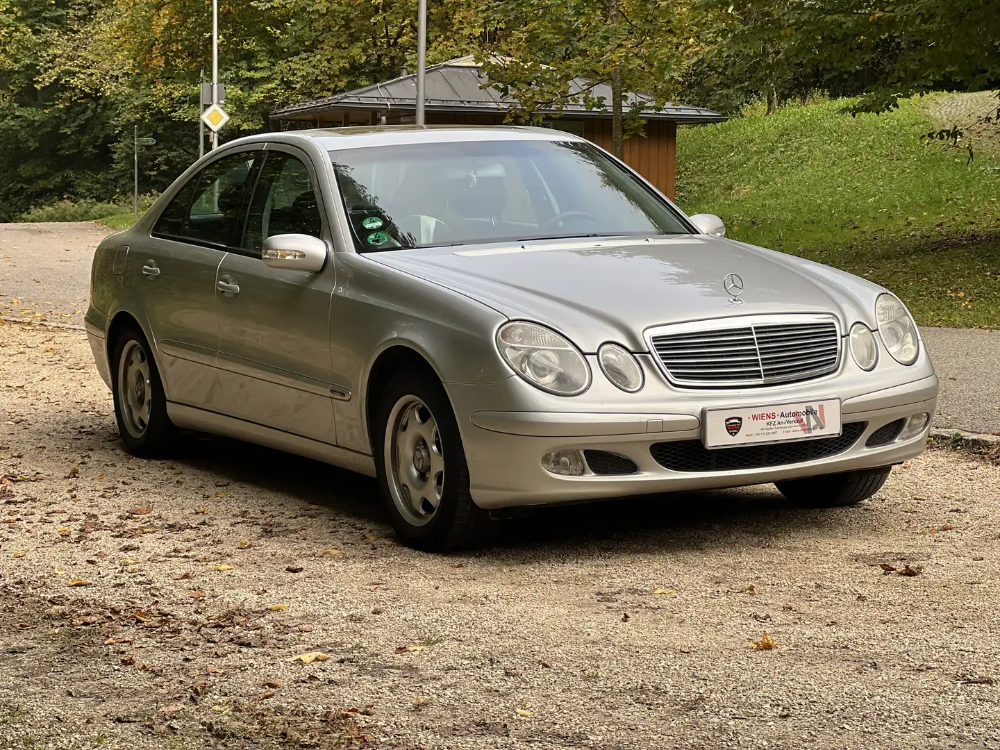 Mercedes-Benz E 220 E-Klasse Diesel CDI Automatik Classic/Navi/8x Silber - 2