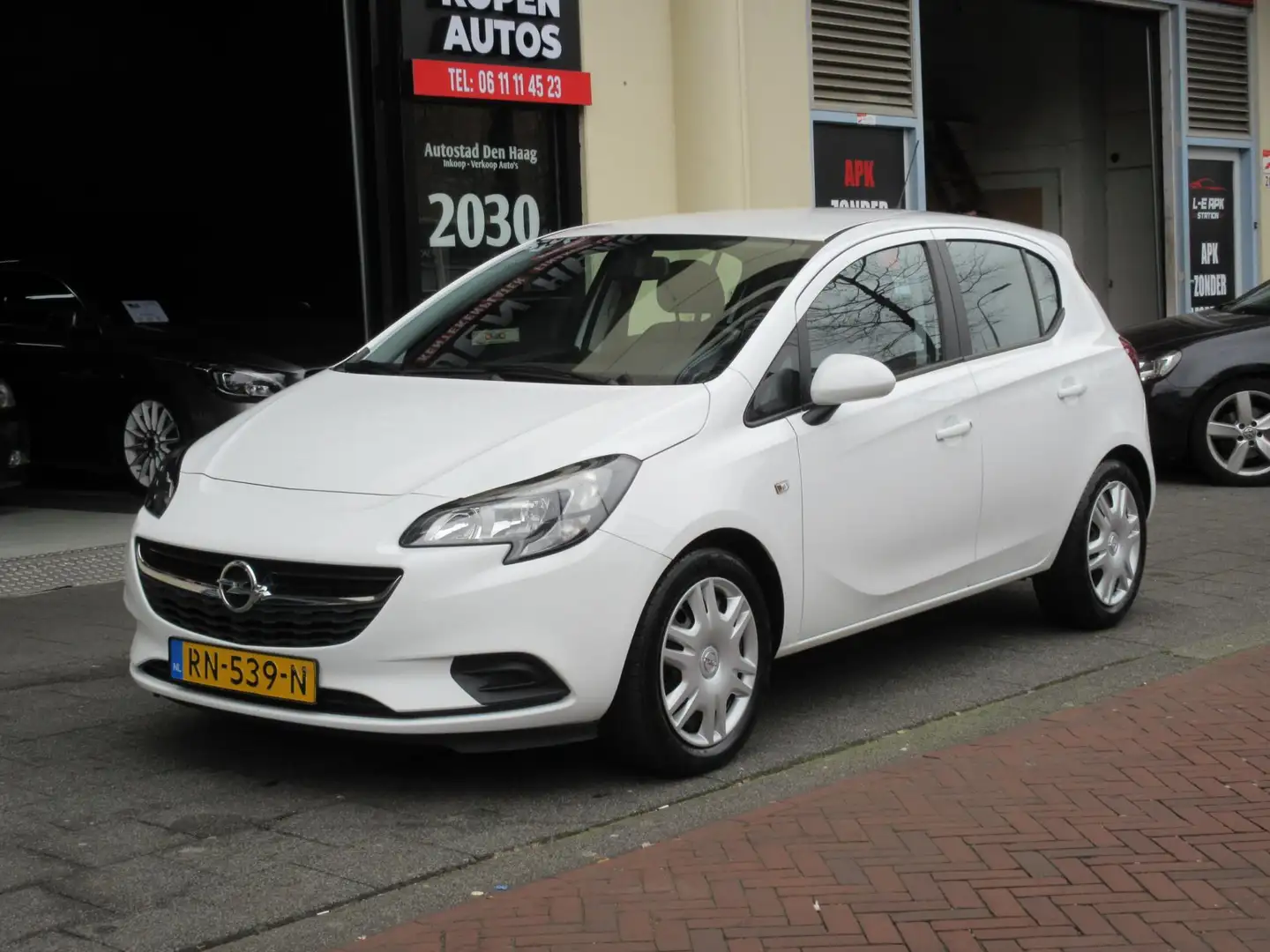 Opel Corsa 1.4 Favourite 5 Deurs Airco PDC Bianco - 1