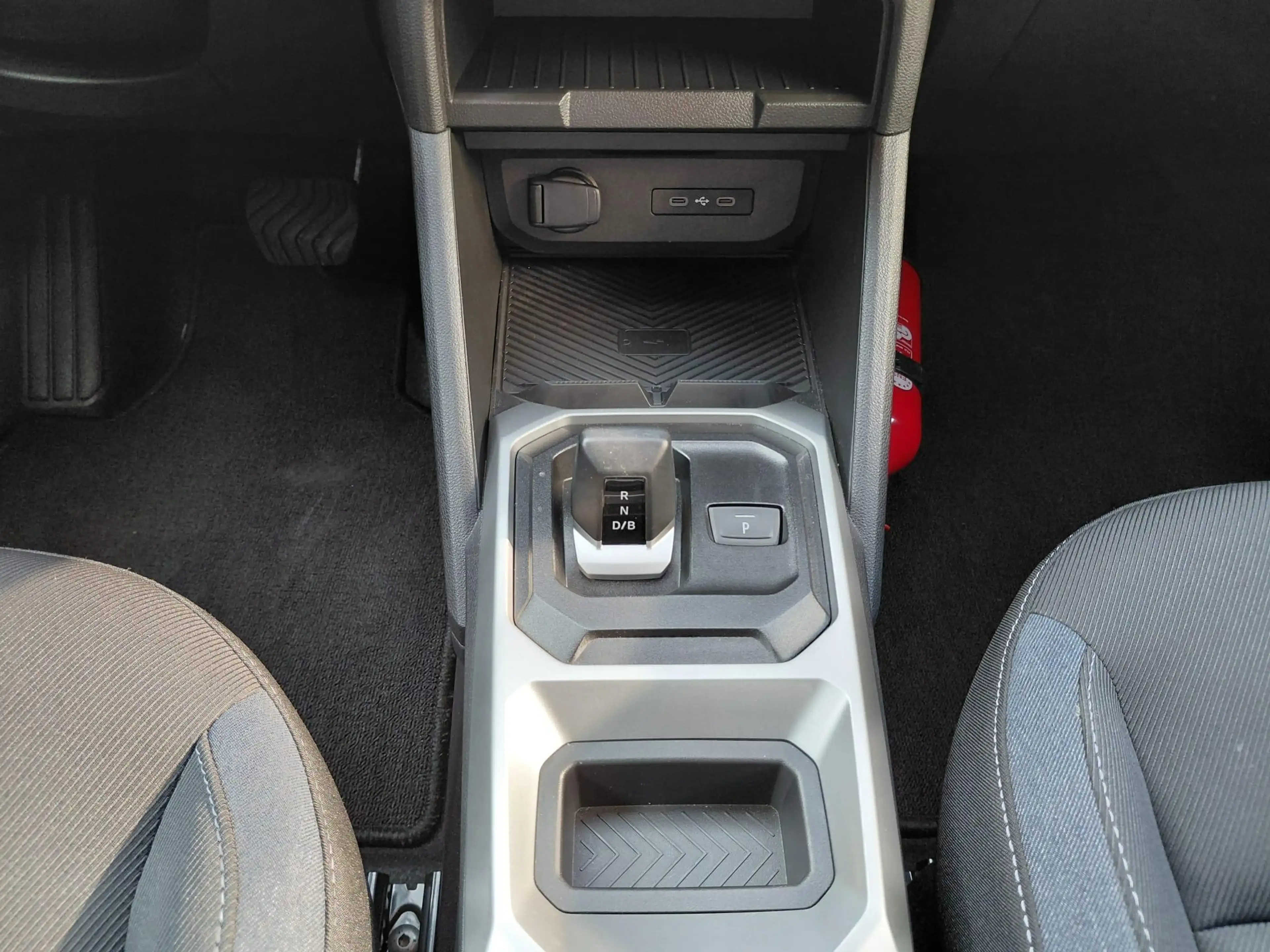 Dacia Duster Hybrid 140 Expression — photo 9