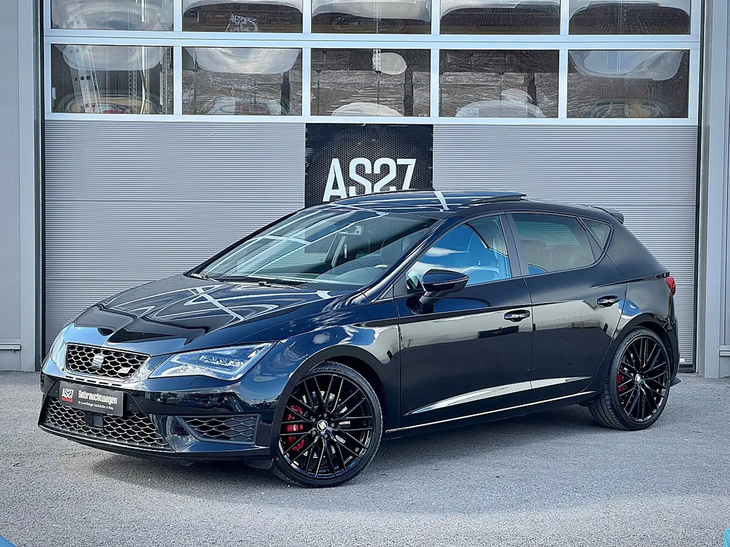 SEAT Leon Cupra 2,0 TSI DSG Schwarz - 1